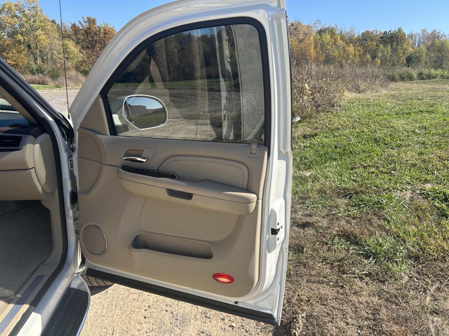 2009 WHITE /Tan Cadillac Escalade EXT Sport Utility Truck (3GYFK22299G) with an 6.2L V8 OHV 16V engine, Automatic transmission, located at 506 S. Kingshighway, Cape Girardeau, MO, 63703, (573) 235-5000, 37.294991, -89.553635 - 2009 Cadillac Escalade EXT Luxury Sport Utility Truck 159xxx miles All Wheel Drive 6.2L V8 Automatic Leather Sunroof Power/Heated/Cooled Seats Heated Steering Wheel Backup Camera Bluetooth Cruise Power Windows/Locks/Mirrors We have financing available and we accept trades! Fill out a cr - Photo#14