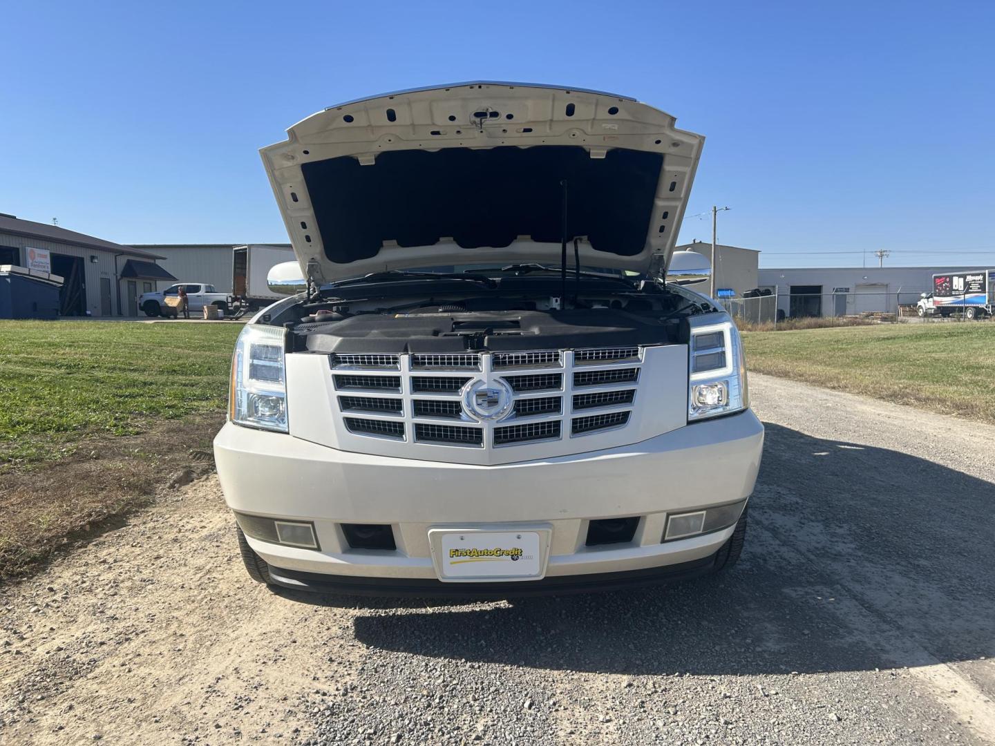 2009 WHITE /Tan Cadillac Escalade EXT Sport Utility Truck (3GYFK22299G) with an 6.2L V8 OHV 16V engine, Automatic transmission, located at 506 S. Kingshighway, Cape Girardeau, MO, 63703, (573) 235-5000, 37.294991, -89.553635 - 2009 Cadillac Escalade EXT Luxury Sport Utility Truck 159xxx miles All Wheel Drive 6.2L V8 Automatic Leather Sunroof Power/Heated/Cooled Seats Heated Steering Wheel Backup Camera Bluetooth Cruise Power Windows/Locks/Mirrors We have financing available and we accept trades! Fill out a cr - Photo#24