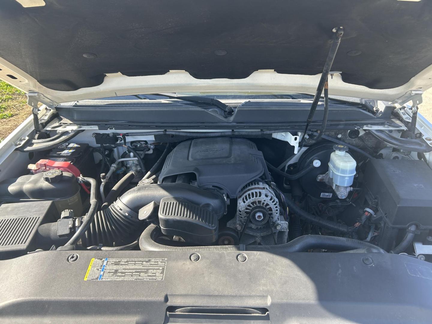 2009 WHITE /Tan Cadillac Escalade EXT Sport Utility Truck (3GYFK22299G) with an 6.2L V8 OHV 16V engine, Automatic transmission, located at 506 S. Kingshighway, Cape Girardeau, MO, 63703, (573) 235-5000, 37.294991, -89.553635 - 2009 Cadillac Escalade EXT Luxury Sport Utility Truck 159xxx miles All Wheel Drive 6.2L V8 Automatic Leather Sunroof Power/Heated/Cooled Seats Heated Steering Wheel Backup Camera Bluetooth Cruise Power Windows/Locks/Mirrors We have financing available and we accept trades! Fill out a cr - Photo#25