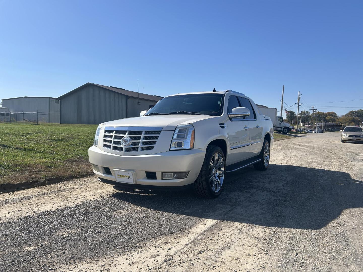 2009 WHITE /Tan Cadillac Escalade EXT Sport Utility Truck (3GYFK22299G) with an 6.2L V8 OHV 16V engine, Automatic transmission, located at 506 S. Kingshighway, Cape Girardeau, MO, 63703, (573) 235-5000, 37.294991, -89.553635 - 2009 Cadillac Escalade EXT Luxury Sport Utility Truck 159xxx miles All Wheel Drive 6.2L V8 Automatic Leather Sunroof Power/Heated/Cooled Seats Heated Steering Wheel Backup Camera Bluetooth Cruise Power Windows/Locks/Mirrors We have financing available and we accept trades! Fill out a cr - Photo#6