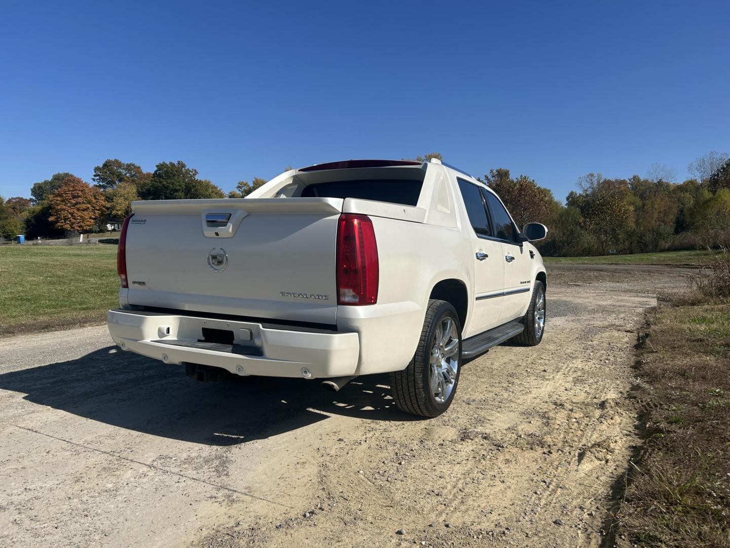 2009 WHITE /Tan Cadillac Escalade EXT Sport Utility Truck (3GYFK22299G) with an 6.2L V8 OHV 16V engine, Automatic transmission, located at 506 S. Kingshighway, Cape Girardeau, MO, 63703, (573) 235-5000, 37.294991, -89.553635 - 2009 Cadillac Escalade EXT Luxury Sport Utility Truck 159xxx miles All Wheel Drive 6.2L V8 Automatic Leather Sunroof Power/Heated/Cooled Seats Heated Steering Wheel Backup Camera Bluetooth Cruise Power Windows/Locks/Mirrors We have financing available and we accept trades! Fill out a cr - Photo#11
