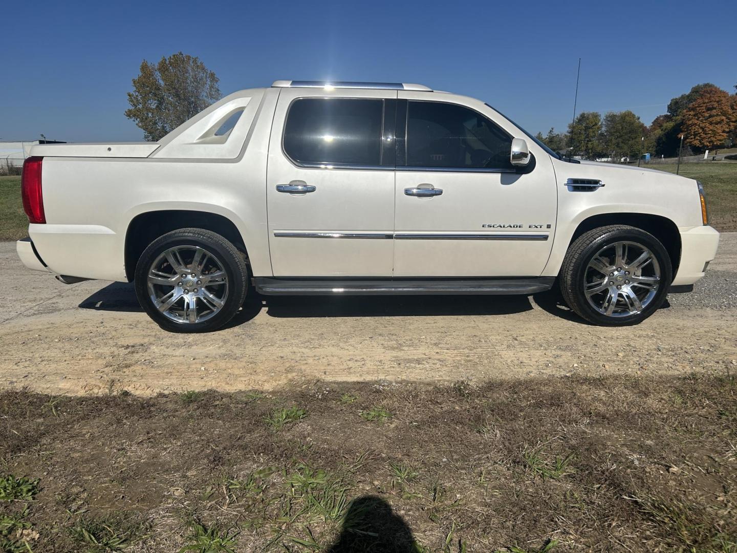 2009 WHITE /Tan Cadillac Escalade EXT Sport Utility Truck (3GYFK22299G) with an 6.2L V8 OHV 16V engine, Automatic transmission, located at 506 S. Kingshighway, Cape Girardeau, MO, 63703, (573) 235-5000, 37.294991, -89.553635 - 2009 Cadillac Escalade EXT Luxury Sport Utility Truck 159xxx miles All Wheel Drive 6.2L V8 Automatic Leather Sunroof Power/Heated/Cooled Seats Heated Steering Wheel Backup Camera Bluetooth Cruise Power Windows/Locks/Mirrors We have financing available and we accept trades! Fill out a cr - Photo#10