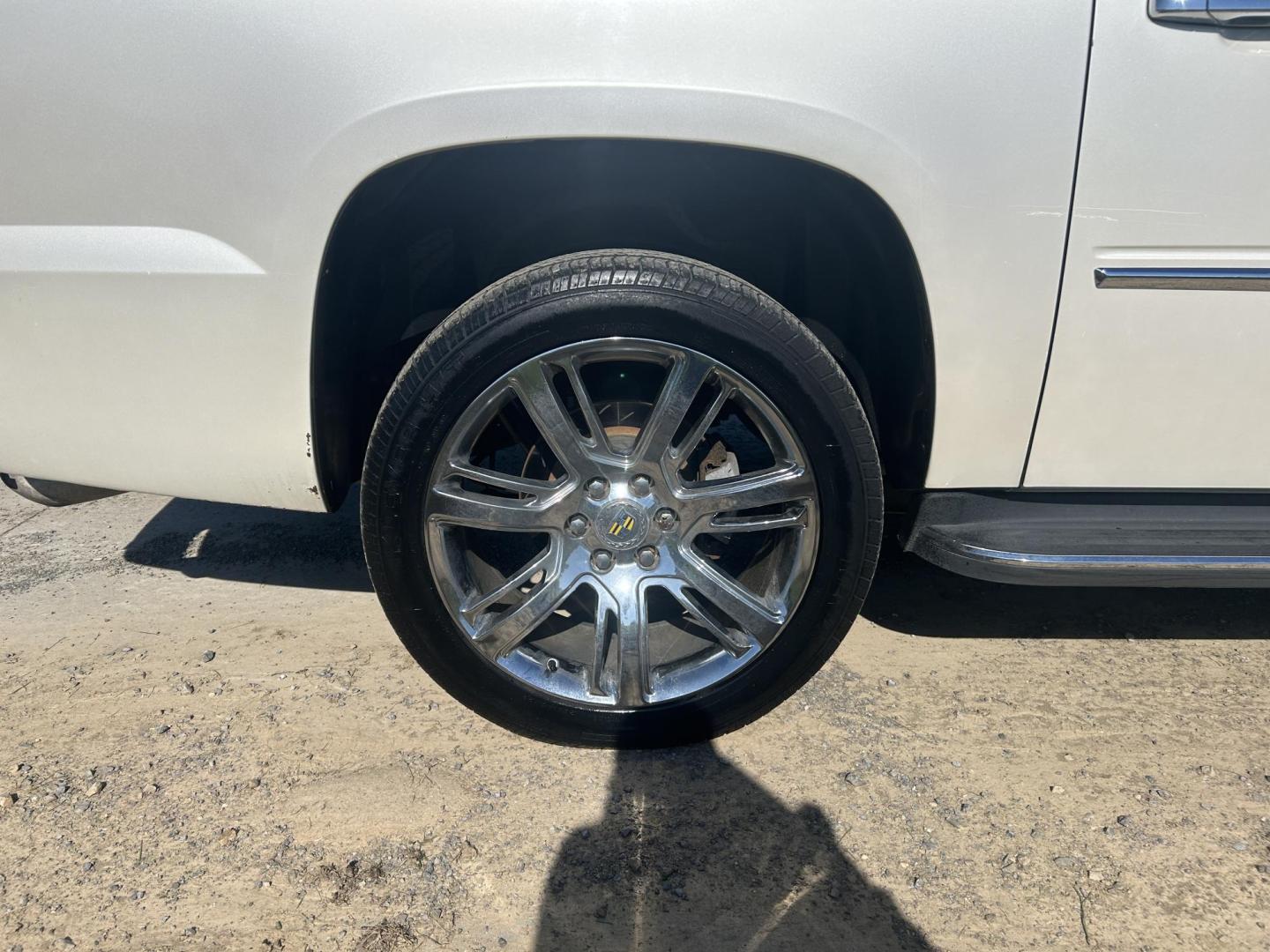 2009 WHITE /Tan Cadillac Escalade EXT Sport Utility Truck (3GYFK22299G) with an 6.2L V8 OHV 16V engine, Automatic transmission, located at 506 S. Kingshighway, Cape Girardeau, MO, 63703, (573) 235-5000, 37.294991, -89.553635 - 2009 Cadillac Escalade EXT Luxury Sport Utility Truck 159xxx miles All Wheel Drive 6.2L V8 Automatic Leather Sunroof Power/Heated/Cooled Seats Heated Steering Wheel Backup Camera Bluetooth Cruise Power Windows/Locks/Mirrors We have financing available and we accept trades! Fill out a cr - Photo#40