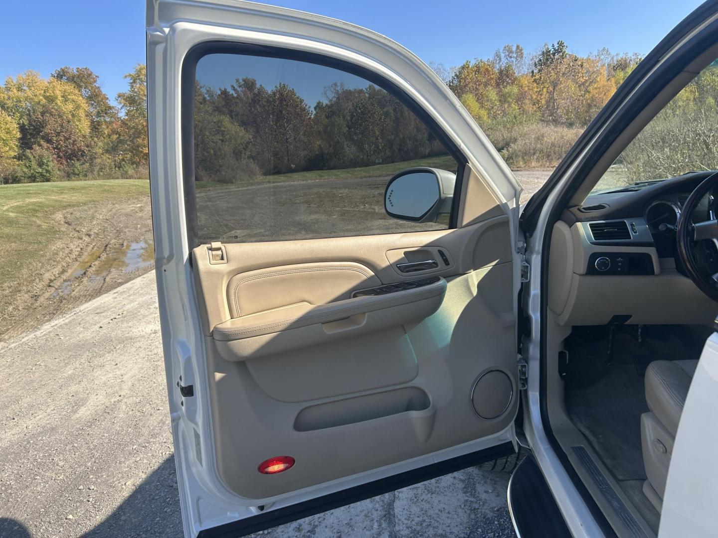 2009 WHITE /Tan Cadillac Escalade EXT Sport Utility Truck (3GYFK22299G) with an 6.2L V8 OHV 16V engine, Automatic transmission, located at 506 S. Kingshighway, Cape Girardeau, MO, 63703, (573) 235-5000, 37.294991, -89.553635 - 2009 Cadillac Escalade EXT Luxury Sport Utility Truck 159xxx miles All Wheel Drive 6.2L V8 Automatic Leather Sunroof Power/Heated/Cooled Seats Heated Steering Wheel Backup Camera Bluetooth Cruise Power Windows/Locks/Mirrors We have financing available and we accept trades! Fill out a cr - Photo#12