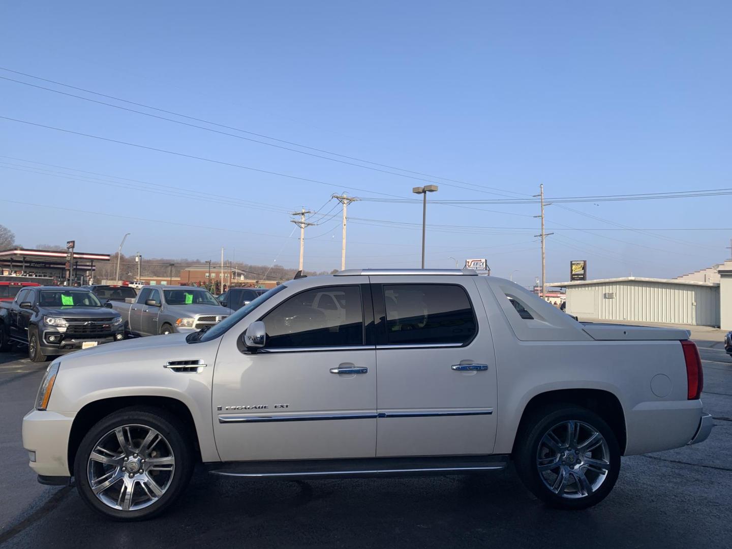 2009 WHITE /Tan Cadillac Escalade EXT Sport Utility Truck (3GYFK22299G) with an 6.2L V8 OHV 16V engine, Automatic transmission, located at 506 S. Kingshighway, Cape Girardeau, MO, 63703, (573) 235-5000, 37.294991, -89.553635 - 2009 Cadillac Escalade EXT Luxury Sport Utility Truck 159xxx miles All Wheel Drive 6.2L V8 Automatic Leather Sunroof Power/Heated/Cooled Seats Heated Steering Wheel Backup Camera Bluetooth Cruise Power Windows/Locks/Mirrors We have financing available and we accept trades! Fill out a cr - Photo#3