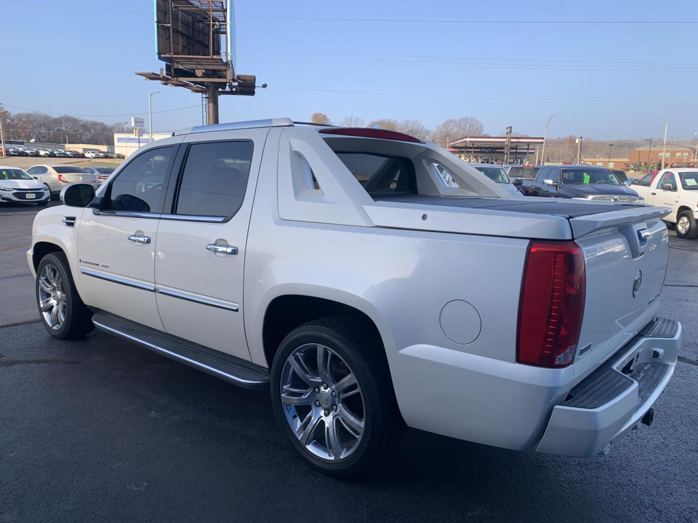 2009 WHITE /Tan Cadillac Escalade EXT Sport Utility Truck (3GYFK22299G) with an 6.2L V8 OHV 16V engine, Automatic transmission, located at 506 S. Kingshighway, Cape Girardeau, MO, 63703, (573) 235-5000, 37.294991, -89.553635 - 2009 Cadillac Escalade EXT Luxury Sport Utility Truck 159xxx miles All Wheel Drive 6.2L V8 Automatic Leather Sunroof Power/Heated/Cooled Seats Heated Steering Wheel Backup Camera Bluetooth Cruise Power Windows/Locks/Mirrors We have financing available and we accept trades! Fill out a cr - Photo#4