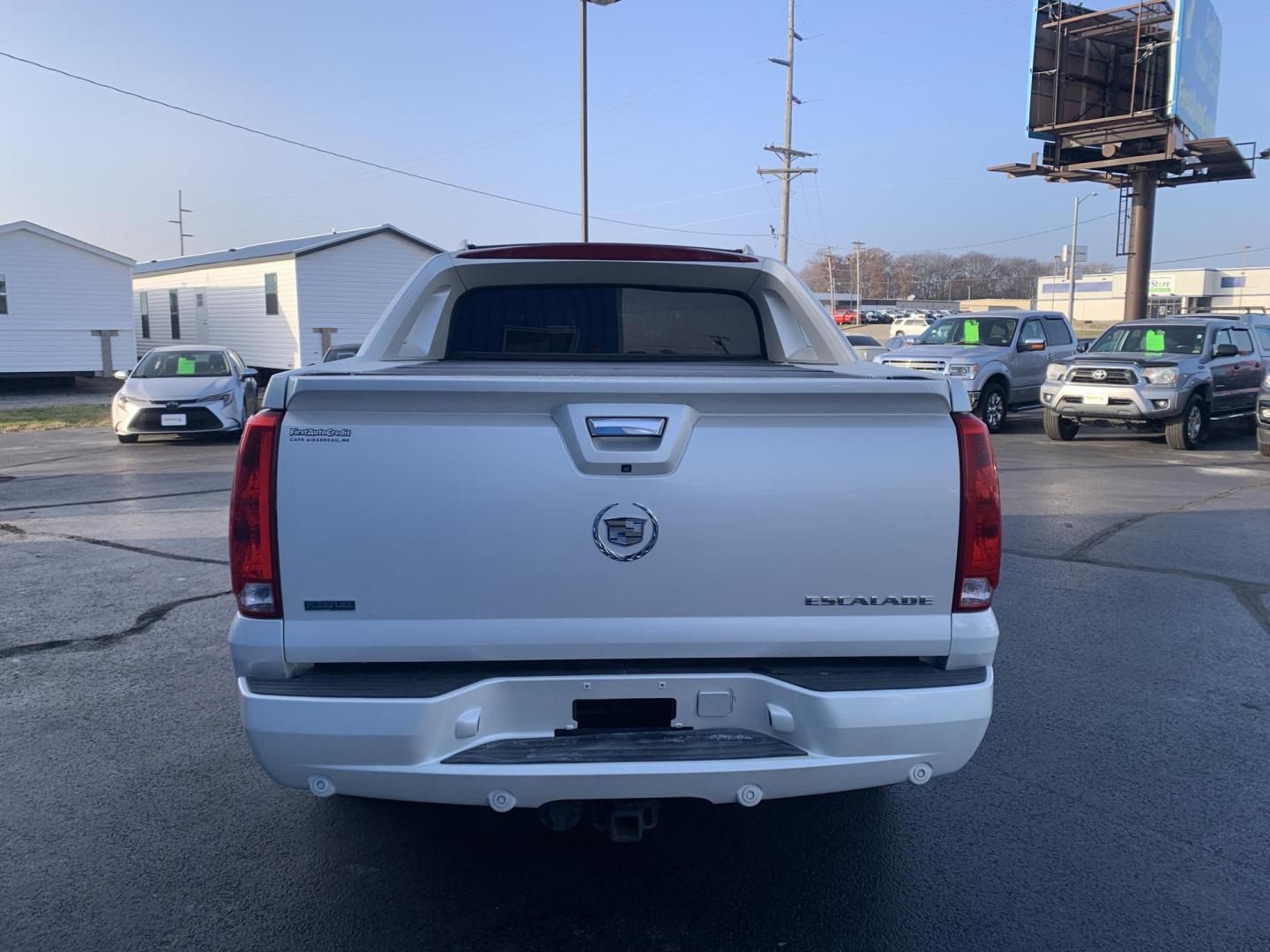 2009 WHITE /Tan Cadillac Escalade EXT Sport Utility Truck (3GYFK22299G) with an 6.2L V8 OHV 16V engine, Automatic transmission, located at 506 S. Kingshighway, Cape Girardeau, MO, 63703, (573) 235-5000, 37.294991, -89.553635 - 2009 Cadillac Escalade EXT Luxury Sport Utility Truck 159xxx miles All Wheel Drive 6.2L V8 Automatic Leather Sunroof Power/Heated/Cooled Seats Heated Steering Wheel Backup Camera Bluetooth Cruise Power Windows/Locks/Mirrors We have financing available and we accept trades! Fill out a cr - Photo#5