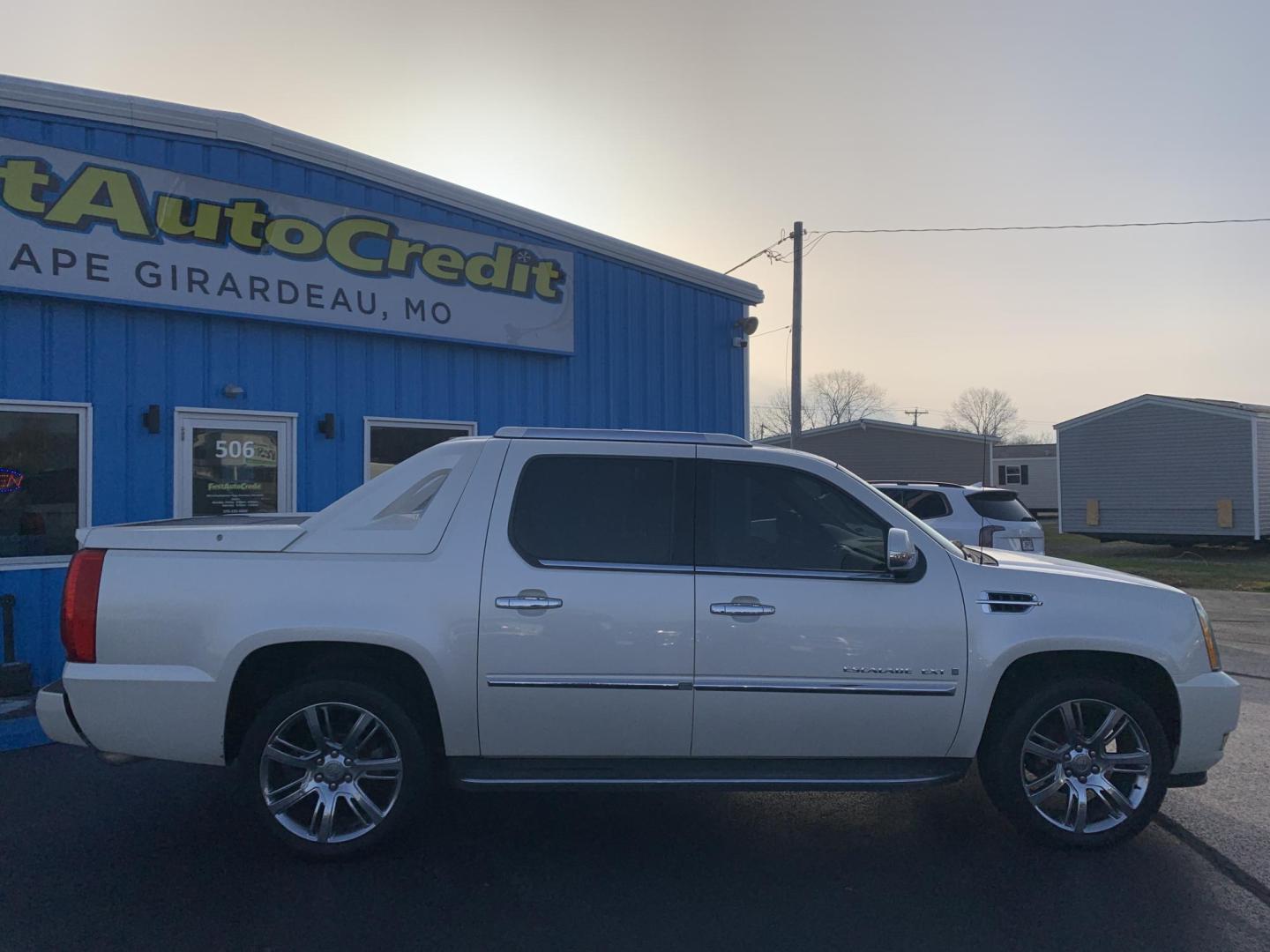2009 WHITE /Tan Cadillac Escalade EXT Sport Utility Truck (3GYFK22299G) with an 6.2L V8 OHV 16V engine, Automatic transmission, located at 506 S. Kingshighway, Cape Girardeau, MO, 63703, (573) 235-5000, 37.294991, -89.553635 - 2009 Cadillac Escalade EXT Luxury Sport Utility Truck 159xxx miles All Wheel Drive 6.2L V8 Automatic Leather Sunroof Power/Heated/Cooled Seats Heated Steering Wheel Backup Camera Bluetooth Cruise Power Windows/Locks/Mirrors We have financing available and we accept trades! Fill out a cr - Photo#8