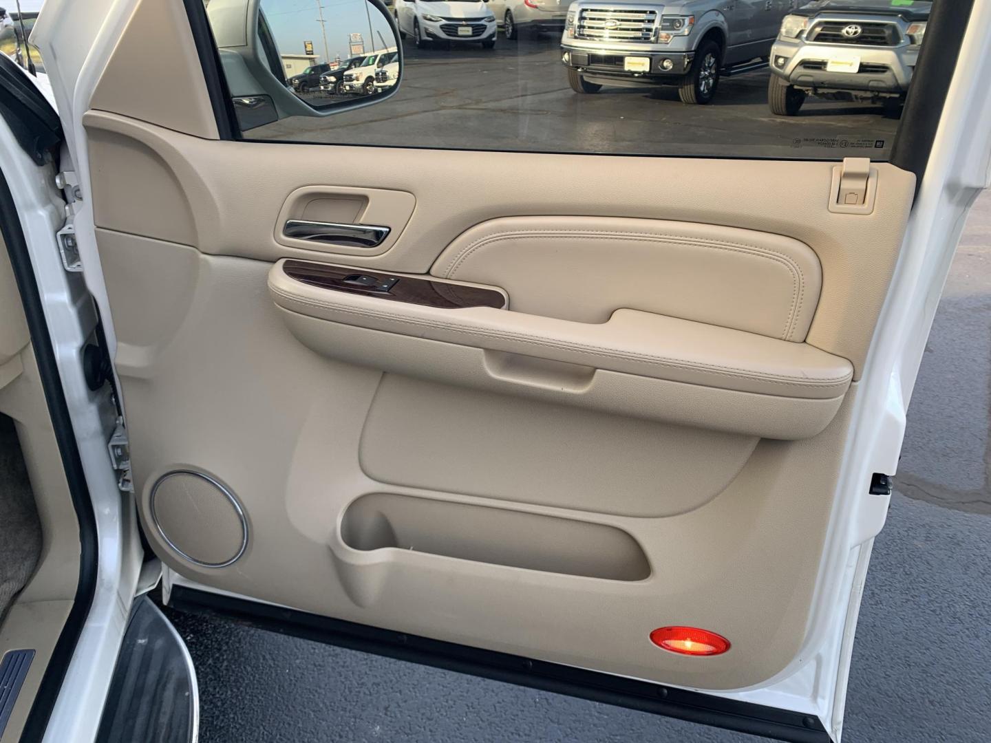 2009 WHITE /Tan Cadillac Escalade EXT Sport Utility Truck (3GYFK22299G) with an 6.2L V8 OHV 16V engine, Automatic transmission, located at 506 S. Kingshighway, Cape Girardeau, MO, 63703, (573) 235-5000, 37.294991, -89.553635 - 2009 Cadillac Escalade EXT Luxury Sport Utility Truck 159xxx miles All Wheel Drive 6.2L V8 Automatic Leather Sunroof Power/Heated/Cooled Seats Heated Steering Wheel Backup Camera Bluetooth Cruise Power Windows/Locks/Mirrors We have financing available and we accept trades! Fill out a cr - Photo#14