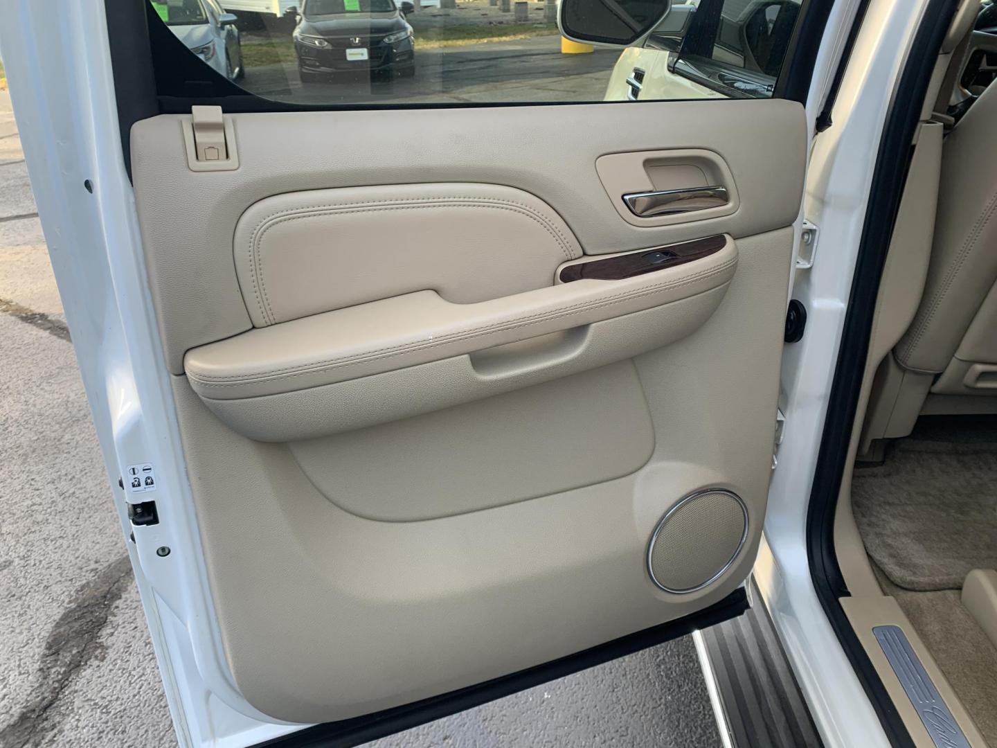 2009 WHITE /Tan Cadillac Escalade EXT Sport Utility Truck (3GYFK22299G) with an 6.2L V8 OHV 16V engine, Automatic transmission, located at 506 S. Kingshighway, Cape Girardeau, MO, 63703, (573) 235-5000, 37.294991, -89.553635 - 2009 Cadillac Escalade EXT Luxury Sport Utility Truck 159xxx miles All Wheel Drive 6.2L V8 Automatic Leather Sunroof Power/Heated/Cooled Seats Heated Steering Wheel Backup Camera Bluetooth Cruise Power Windows/Locks/Mirrors We have financing available and we accept trades! Fill out a cr - Photo#16