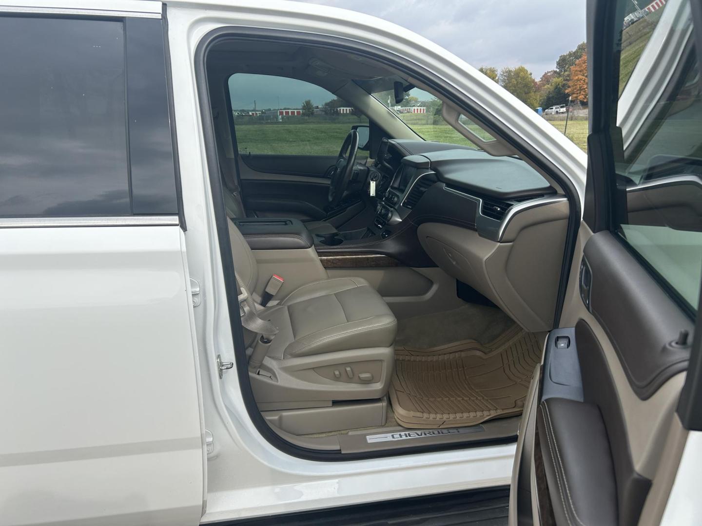 2015 WHITE /Black Chevrolet Tahoe LT 4WD (1GNSKBKC7FR) with an 5.3L V8 OHV 16V engine, Automatic transmission, located at 506 S. Kingshighway, Cape Girardeau, MO, 63703, (573) 235-5000, 37.294991, -89.553635 - 2015 Chevrolet Tahoe 1500 LT 145xxx miles 4 Wheel Drive 5.3L V8 Automatic Leather 3rd Row Rear Entertainment Backup Camera Power/Heated Seats Sunroof Remote Start Cruise Power Windows/Locks/Mirrors We have financing available and we accept trades! Fill out a credit application on our w - Photo#17