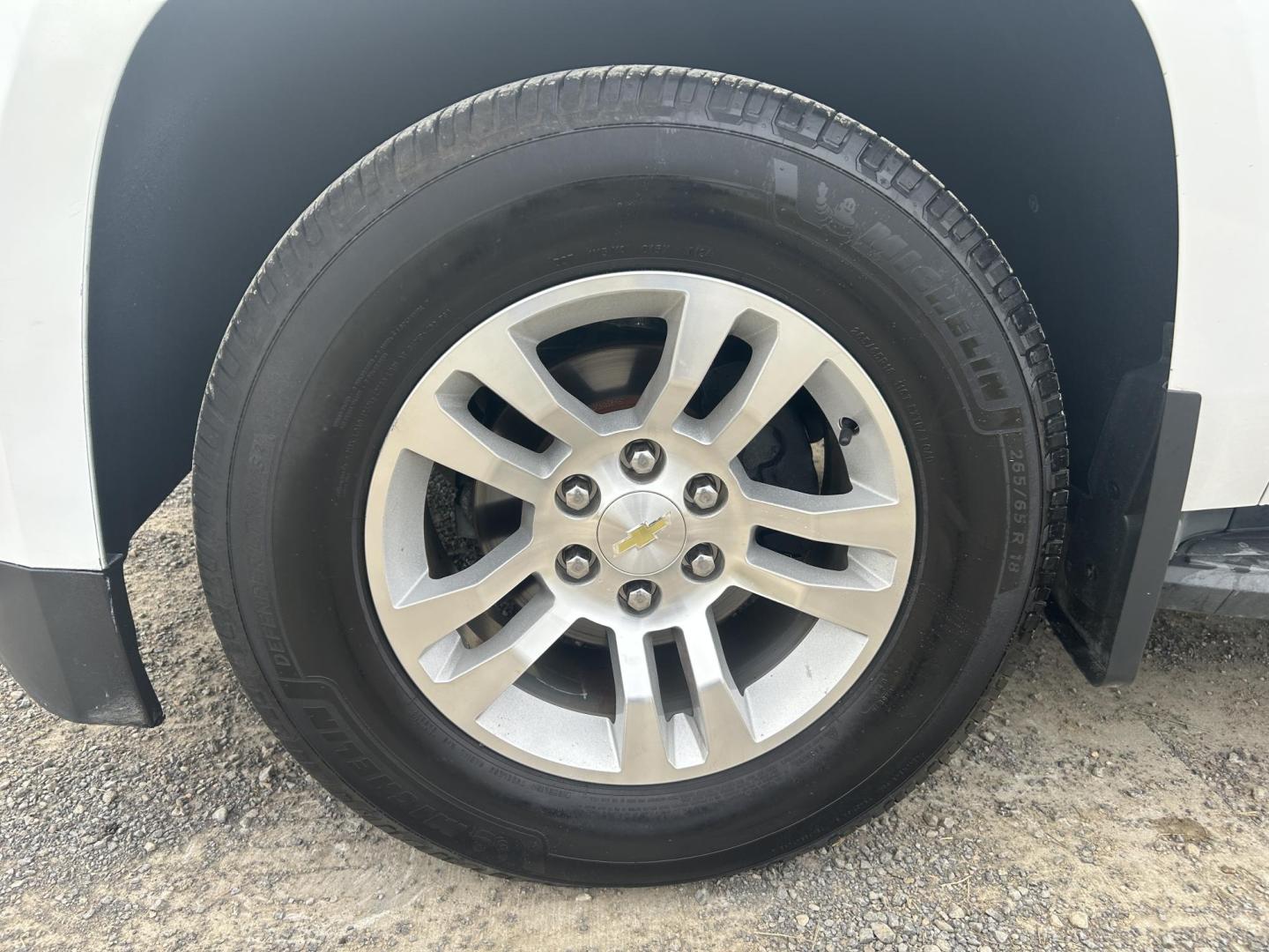 2015 WHITE /Black Chevrolet Tahoe LT 4WD (1GNSKBKC7FR) with an 5.3L V8 OHV 16V engine, Automatic transmission, located at 506 S. Kingshighway, Cape Girardeau, MO, 63703, (573) 235-5000, 37.294991, -89.553635 - 2015 Chevrolet Tahoe 1500 LT 145xxx miles 4 Wheel Drive 5.3L V8 Automatic Leather 3rd Row Rear Entertainment Backup Camera Power/Heated Seats Sunroof Remote Start Cruise Power Windows/Locks/Mirrors We have financing available and we accept trades! Fill out a credit application on our w - Photo#42