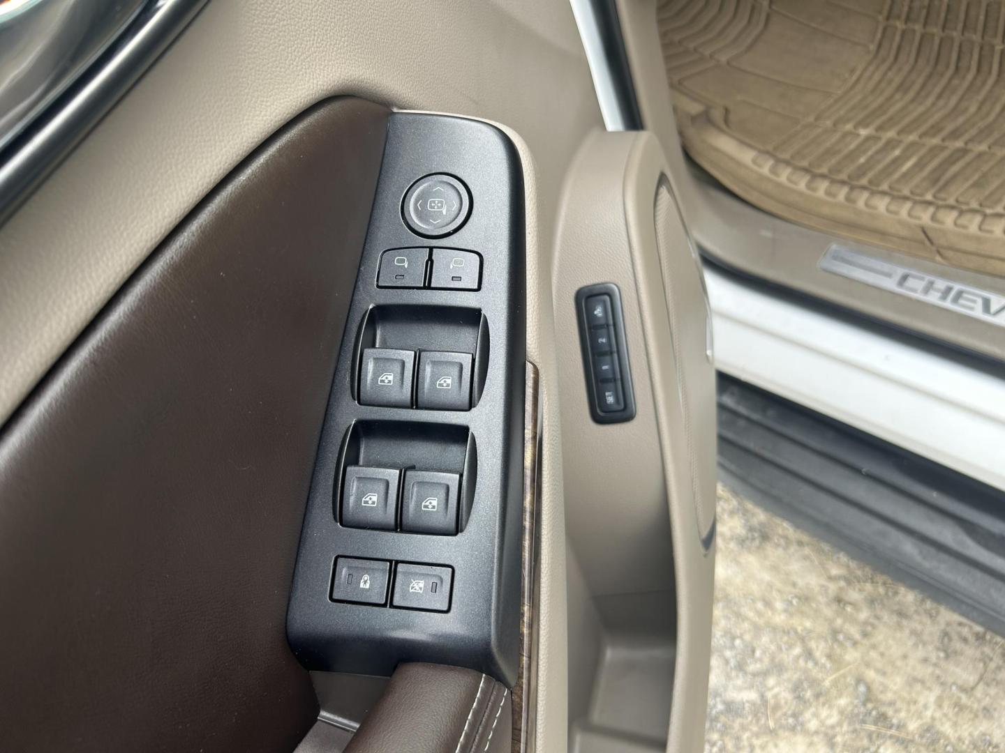 2015 WHITE /Black Chevrolet Tahoe LT 4WD (1GNSKBKC7FR) with an 5.3L V8 OHV 16V engine, Automatic transmission, located at 506 S. Kingshighway, Cape Girardeau, MO, 63703, (573) 235-5000, 37.294991, -89.553635 - 2015 Chevrolet Tahoe 1500 LT 145xxx miles 4 Wheel Drive 5.3L V8 Automatic Leather 3rd Row Rear Entertainment Backup Camera Power/Heated Seats Sunroof Remote Start Cruise Power Windows/Locks/Mirrors We have financing available and we accept trades! Fill out a credit application on our w - Photo#24