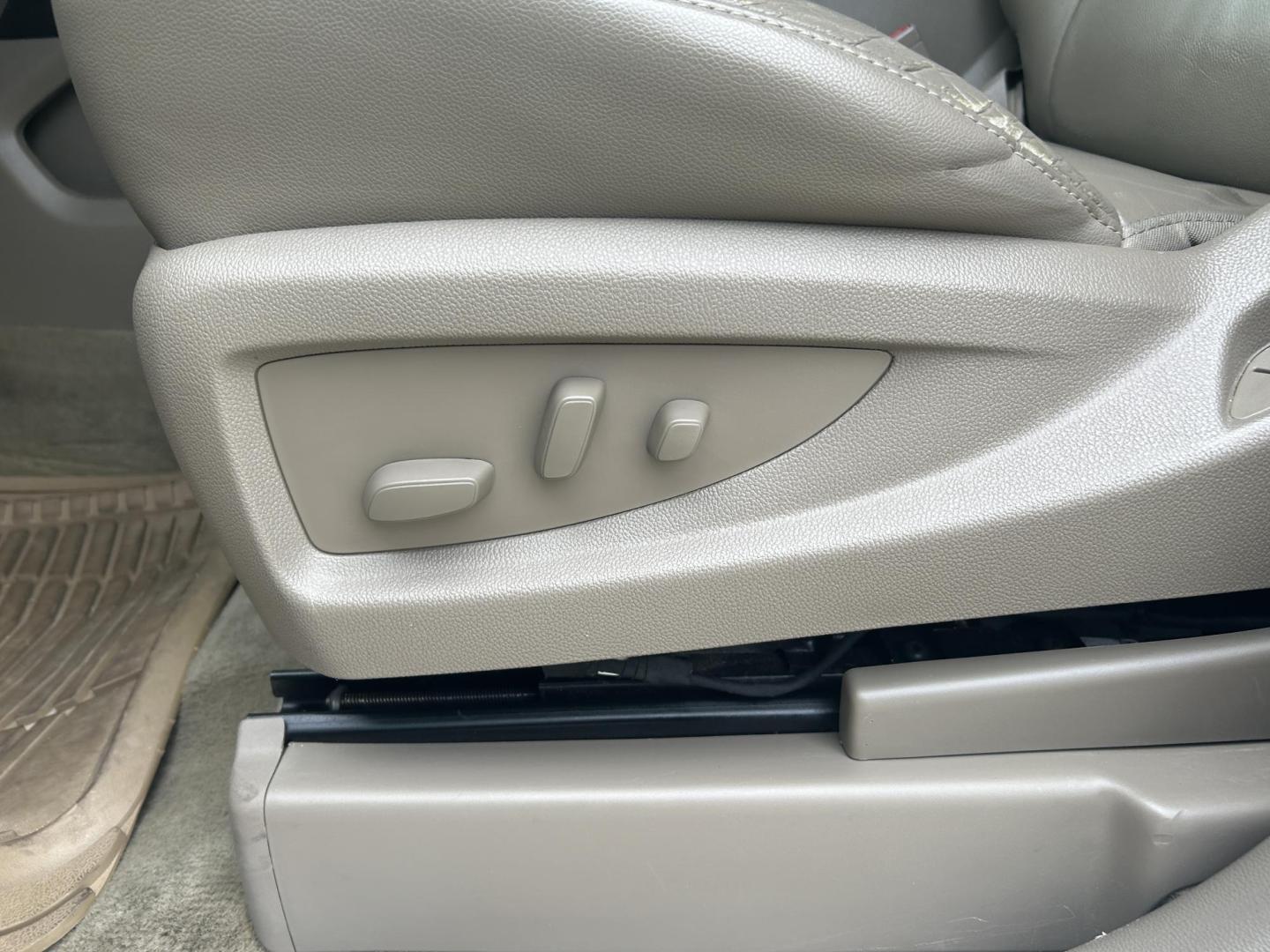 2015 WHITE /Black Chevrolet Tahoe LT 4WD (1GNSKBKC7FR) with an 5.3L V8 OHV 16V engine, Automatic transmission, located at 506 S. Kingshighway, Cape Girardeau, MO, 63703, (573) 235-5000, 37.294991, -89.553635 - 2015 Chevrolet Tahoe 1500 LT 145xxx miles 4 Wheel Drive 5.3L V8 Automatic Leather 3rd Row Rear Entertainment Backup Camera Power/Heated Seats Sunroof Remote Start Cruise Power Windows/Locks/Mirrors We have financing available and we accept trades! Fill out a credit application on our w - Photo#2