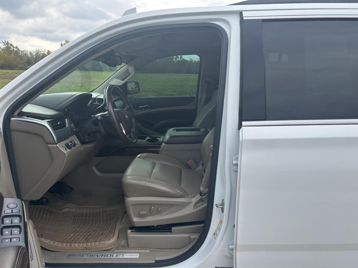 2015 WHITE /Black Chevrolet Tahoe LT 4WD (1GNSKBKC7FR) with an 5.3L V8 OHV 16V engine, Automatic transmission, located at 506 S. Kingshighway, Cape Girardeau, MO, 63703, (573) 235-5000, 37.294991, -89.553635 - 2015 Chevrolet Tahoe 1500 LT 145xxx miles 4 Wheel Drive 5.3L V8 Automatic Leather 3rd Row Rear Entertainment Backup Camera Power/Heated Seats Sunroof Remote Start Cruise Power Windows/Locks/Mirrors We have financing available and we accept trades! Fill out a credit application on our w - Photo#14