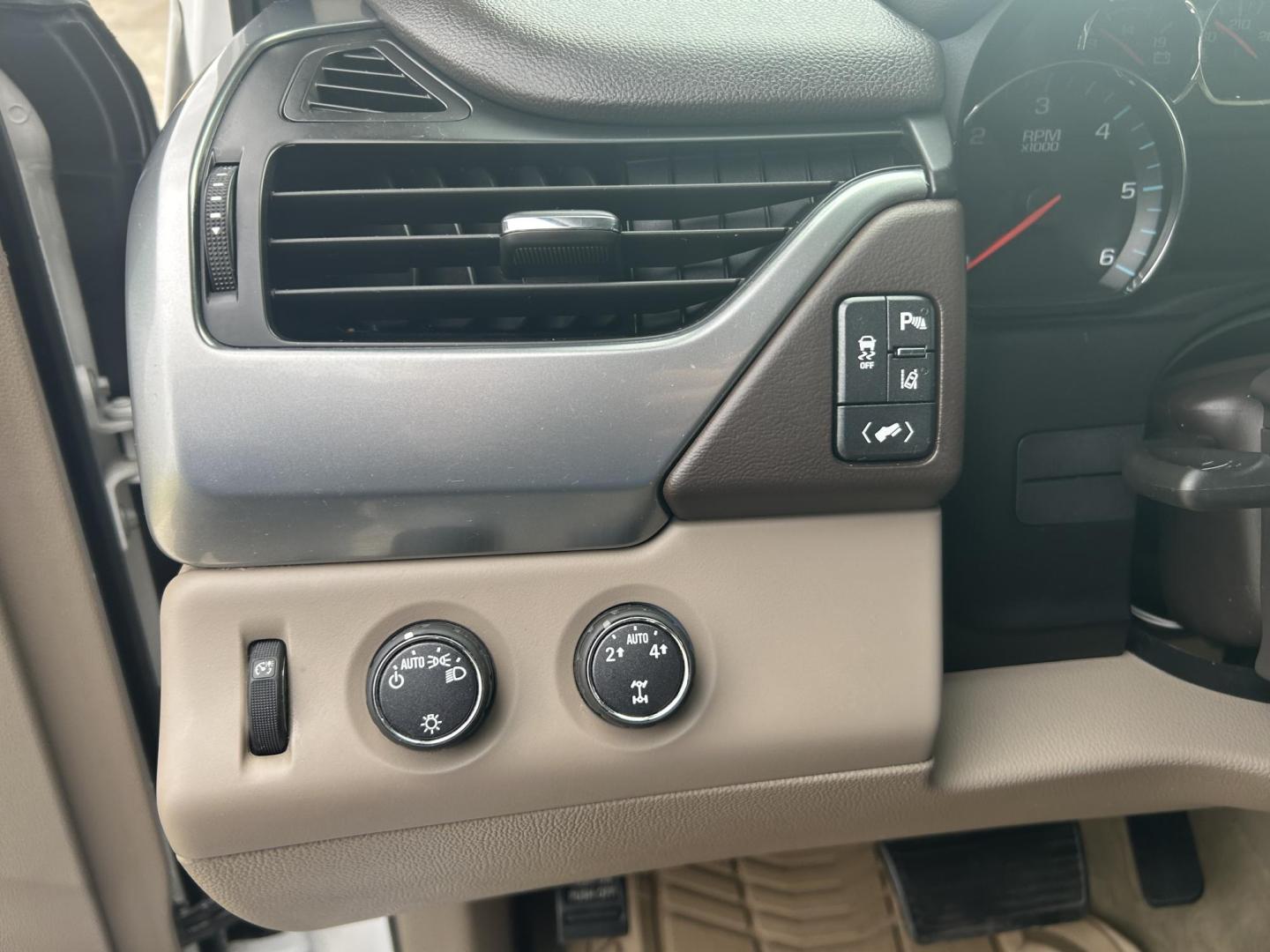 2015 WHITE /Black Chevrolet Tahoe LT 4WD (1GNSKBKC7FR) with an 5.3L V8 OHV 16V engine, Automatic transmission, located at 506 S. Kingshighway, Cape Girardeau, MO, 63703, (573) 235-5000, 37.294991, -89.553635 - 2015 Chevrolet Tahoe 1500 LT 145xxx miles 4 Wheel Drive 5.3L V8 Automatic Leather 3rd Row Rear Entertainment Backup Camera Power/Heated Seats Sunroof Remote Start Cruise Power Windows/Locks/Mirrors We have financing available and we accept trades! Fill out a credit application on our w - Photo#25