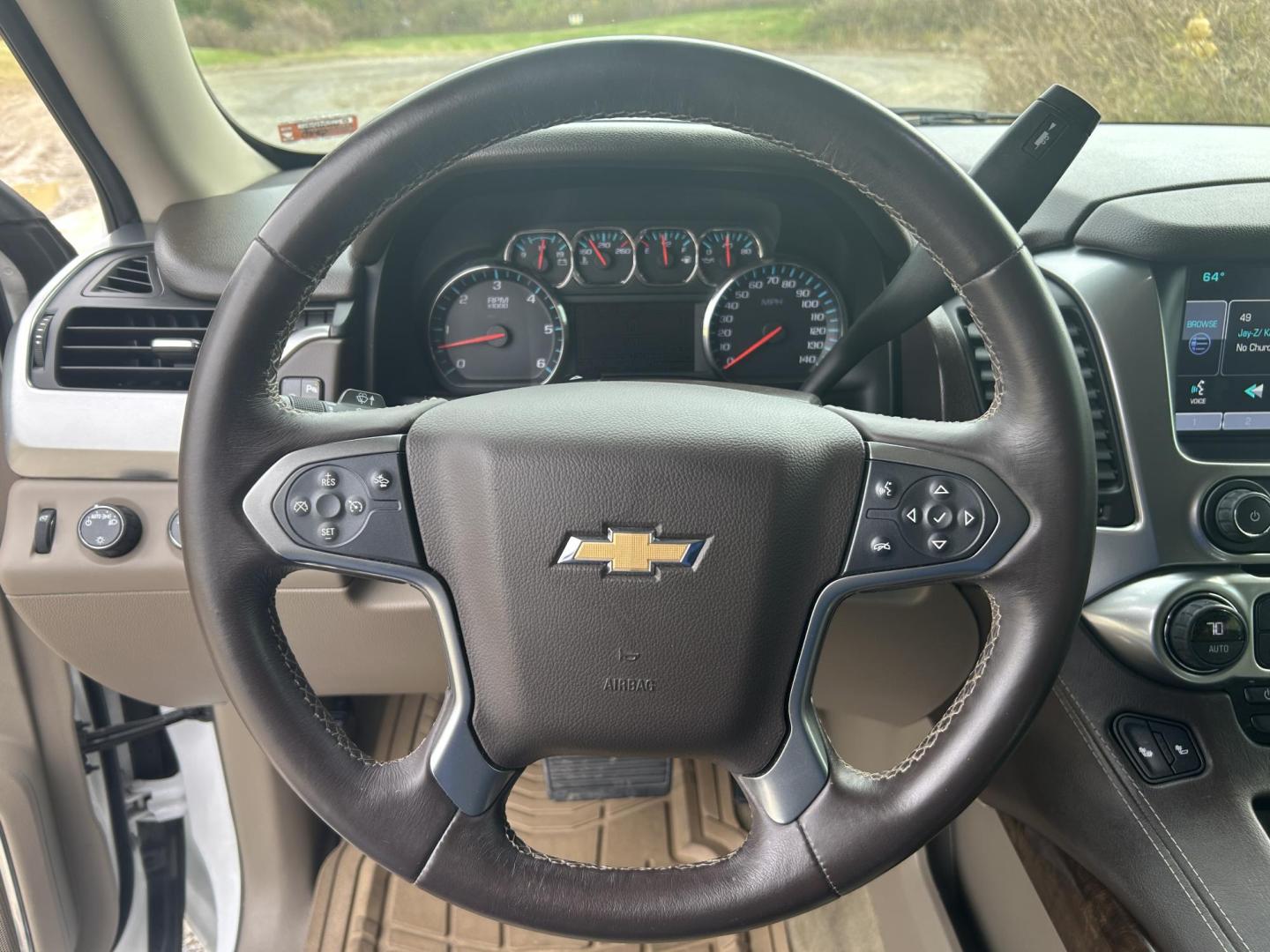 2015 WHITE /Black Chevrolet Tahoe LT 4WD (1GNSKBKC7FR) with an 5.3L V8 OHV 16V engine, Automatic transmission, located at 506 S. Kingshighway, Cape Girardeau, MO, 63703, (573) 235-5000, 37.294991, -89.553635 - 2015 Chevrolet Tahoe 1500 LT 145xxx miles 4 Wheel Drive 5.3L V8 Automatic Leather 3rd Row Rear Entertainment Backup Camera Power/Heated Seats Sunroof Remote Start Cruise Power Windows/Locks/Mirrors We have financing available and we accept trades! Fill out a credit application on our w - Photo#26