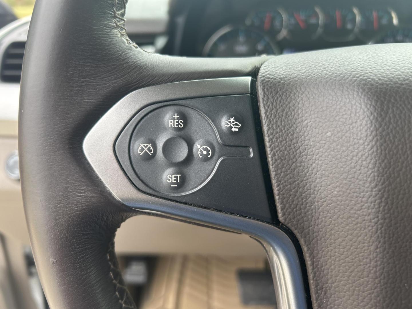 2015 WHITE /Black Chevrolet Tahoe LT 4WD (1GNSKBKC7FR) with an 5.3L V8 OHV 16V engine, Automatic transmission, located at 506 S. Kingshighway, Cape Girardeau, MO, 63703, (573) 235-5000, 37.294991, -89.553635 - 2015 Chevrolet Tahoe 1500 LT 145xxx miles 4 Wheel Drive 5.3L V8 Automatic Leather 3rd Row Rear Entertainment Backup Camera Power/Heated Seats Sunroof Remote Start Cruise Power Windows/Locks/Mirrors We have financing available and we accept trades! Fill out a credit application on our w - Photo#27