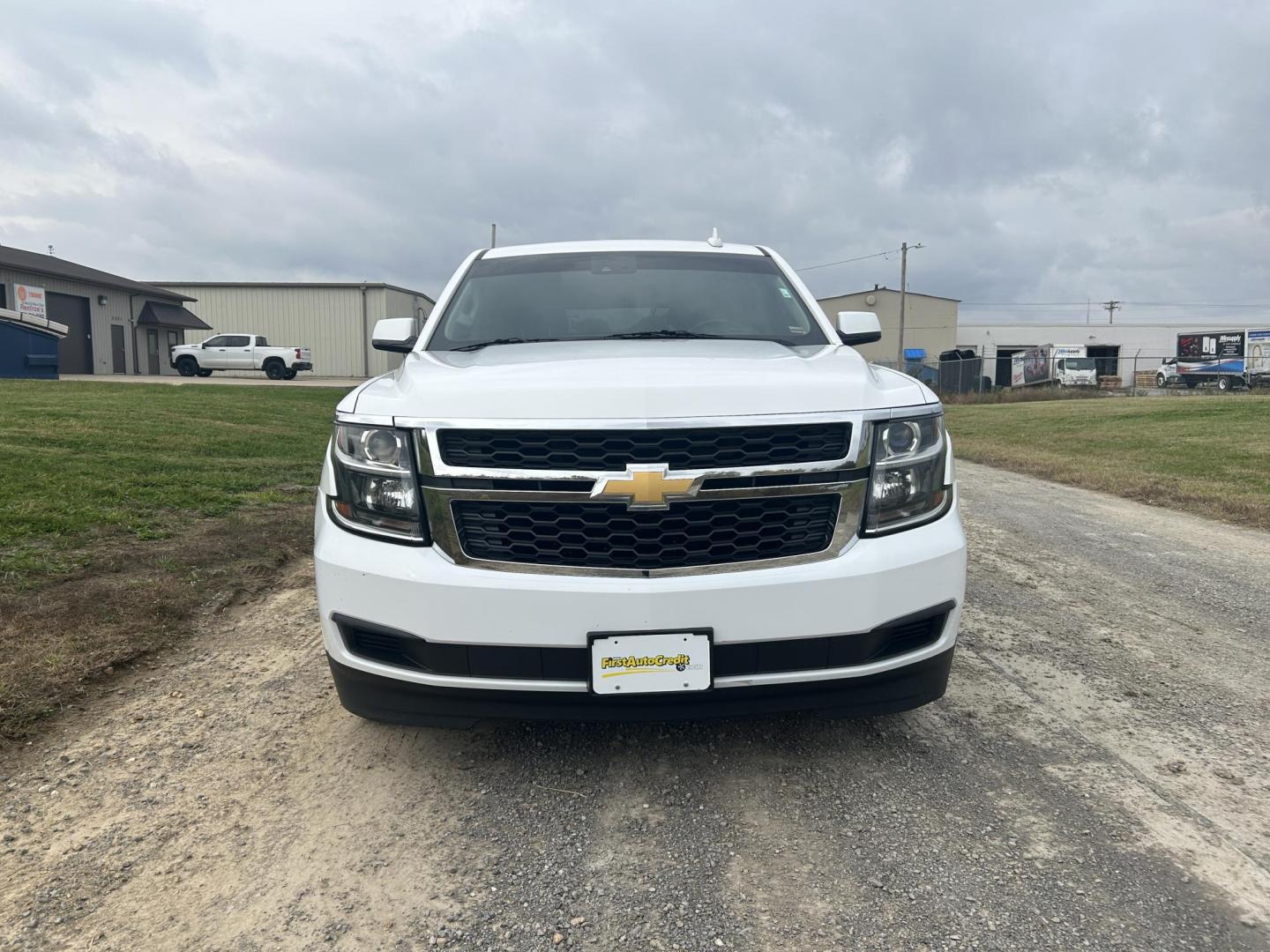 2015 WHITE /Black Chevrolet Tahoe LT 4WD (1GNSKBKC7FR) with an 5.3L V8 OHV 16V engine, Automatic transmission, located at 506 S. Kingshighway, Cape Girardeau, MO, 63703, (573) 235-5000, 37.294991, -89.553635 - 2015 Chevrolet Tahoe 1500 LT 145xxx miles 4 Wheel Drive 5.3L V8 Automatic Leather 3rd Row Rear Entertainment Backup Camera Power/Heated Seats Sunroof Remote Start Cruise Power Windows/Locks/Mirrors We have financing available and we accept trades! Fill out a credit application on our w - Photo#6
