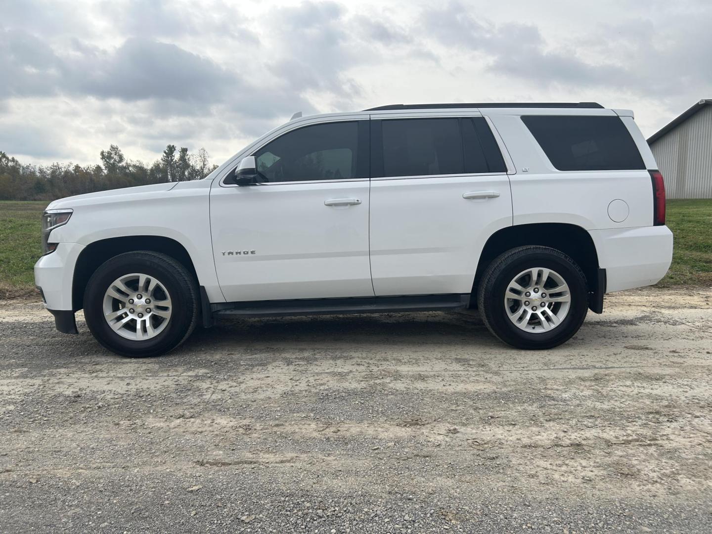 2015 WHITE /Black Chevrolet Tahoe LT 4WD (1GNSKBKC7FR) with an 5.3L V8 OHV 16V engine, Automatic transmission, located at 506 S. Kingshighway, Cape Girardeau, MO, 63703, (573) 235-5000, 37.294991, -89.553635 - 2015 Chevrolet Tahoe 1500 LT 145xxx miles 4 Wheel Drive 5.3L V8 Automatic Leather 3rd Row Rear Entertainment Backup Camera Power/Heated Seats Sunroof Remote Start Cruise Power Windows/Locks/Mirrors We have financing available and we accept trades! Fill out a credit application on our w - Photo#8