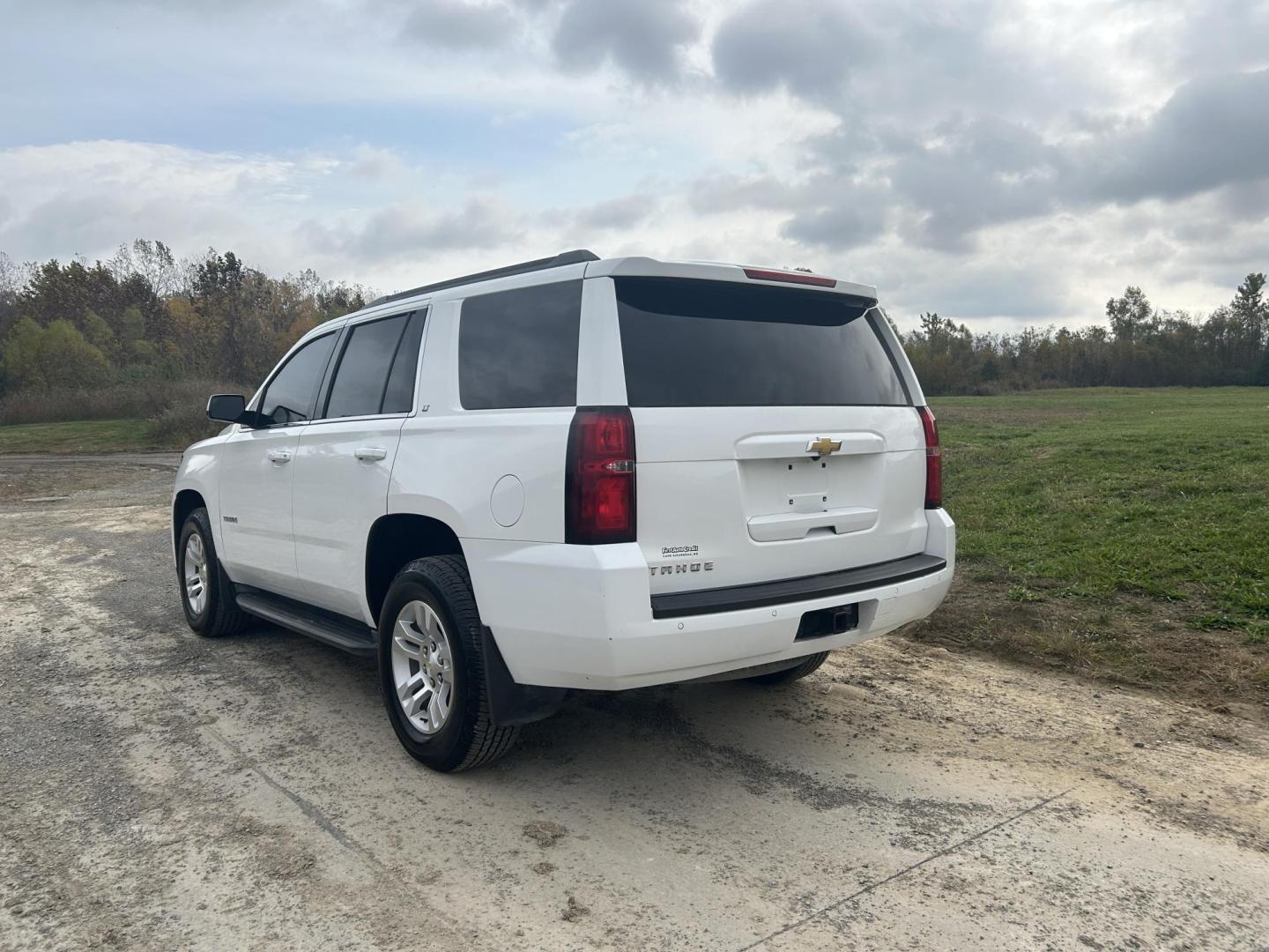 2015 WHITE /Black Chevrolet Tahoe LT 4WD (1GNSKBKC7FR) with an 5.3L V8 OHV 16V engine, Automatic transmission, located at 506 S. Kingshighway, Cape Girardeau, MO, 63703, (573) 235-5000, 37.294991, -89.553635 - 2015 Chevrolet Tahoe 1500 LT 145xxx miles 4 Wheel Drive 5.3L V8 Automatic Leather 3rd Row Rear Entertainment Backup Camera Power/Heated Seats Sunroof Remote Start Cruise Power Windows/Locks/Mirrors We have financing available and we accept trades! Fill out a credit application on our w - Photo#9