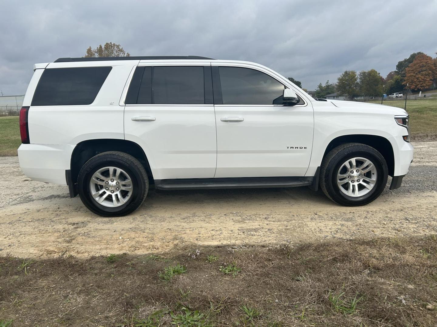 2015 WHITE /Black Chevrolet Tahoe LT 4WD (1GNSKBKC7FR) with an 5.3L V8 OHV 16V engine, Automatic transmission, located at 506 S. Kingshighway, Cape Girardeau, MO, 63703, (573) 235-5000, 37.294991, -89.553635 - 2015 Chevrolet Tahoe 1500 LT 145xxx miles 4 Wheel Drive 5.3L V8 Automatic Leather 3rd Row Rear Entertainment Backup Camera Power/Heated Seats Sunroof Remote Start Cruise Power Windows/Locks/Mirrors We have financing available and we accept trades! Fill out a credit application on our w - Photo#12