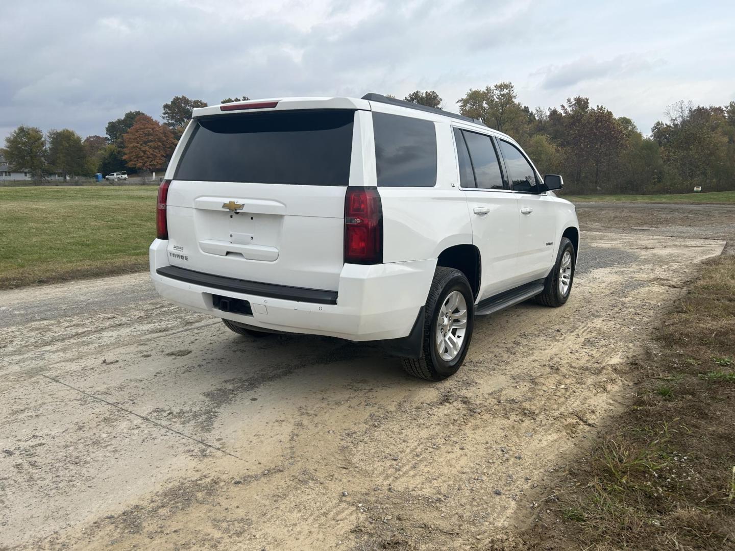 2015 WHITE /Black Chevrolet Tahoe LT 4WD (1GNSKBKC7FR) with an 5.3L V8 OHV 16V engine, Automatic transmission, located at 506 S. Kingshighway, Cape Girardeau, MO, 63703, (573) 235-5000, 37.294991, -89.553635 - 2015 Chevrolet Tahoe 1500 LT 145xxx miles 4 Wheel Drive 5.3L V8 Automatic Leather 3rd Row Rear Entertainment Backup Camera Power/Heated Seats Sunroof Remote Start Cruise Power Windows/Locks/Mirrors We have financing available and we accept trades! Fill out a credit application on our w - Photo#11