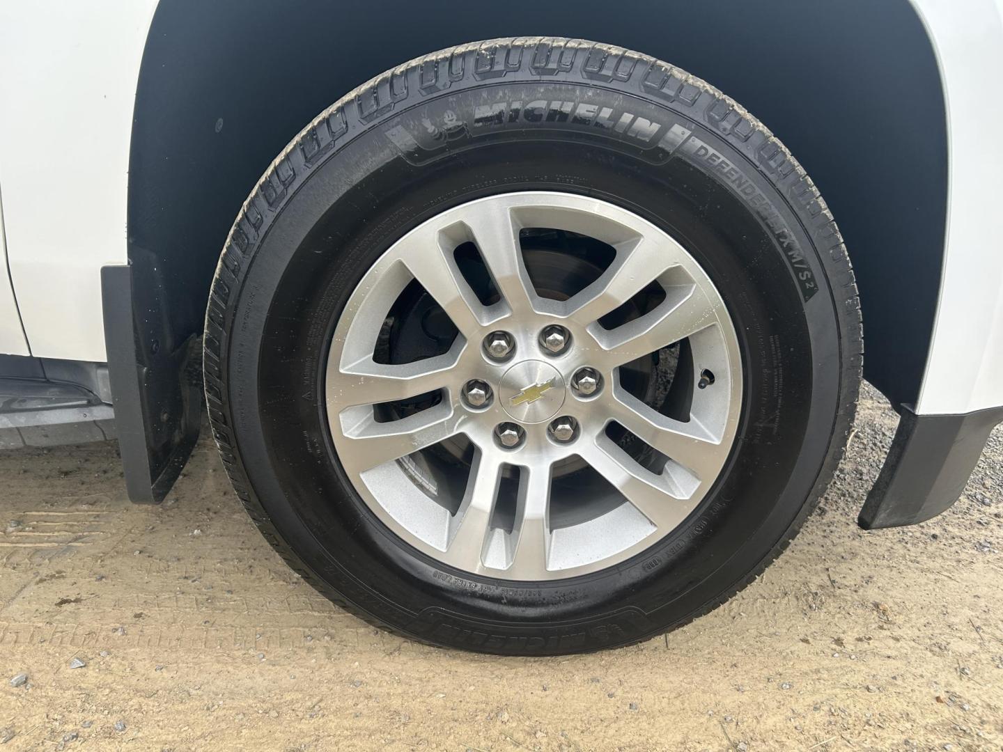 2015 WHITE /Black Chevrolet Tahoe LT 4WD (1GNSKBKC7FR) with an 5.3L V8 OHV 16V engine, Automatic transmission, located at 506 S. Kingshighway, Cape Girardeau, MO, 63703, (573) 235-5000, 37.294991, -89.553635 - 2015 Chevrolet Tahoe 1500 LT 145xxx miles 4 Wheel Drive 5.3L V8 Automatic Leather 3rd Row Rear Entertainment Backup Camera Power/Heated Seats Sunroof Remote Start Cruise Power Windows/Locks/Mirrors We have financing available and we accept trades! Fill out a credit application on our w - Photo#41