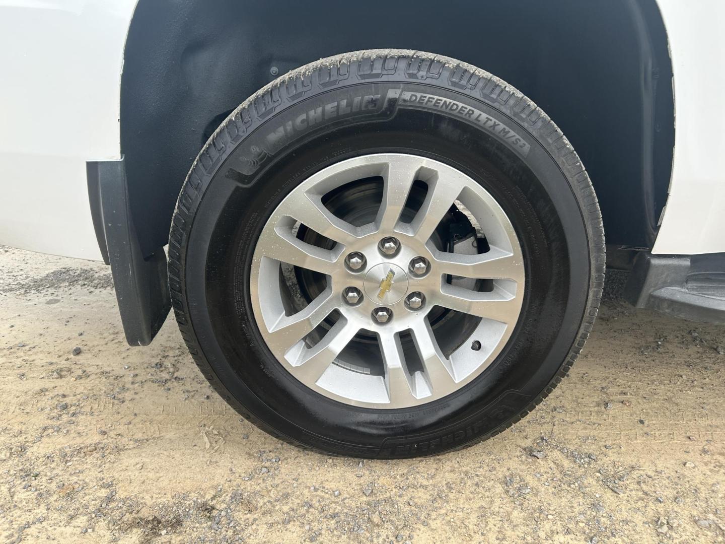 2015 WHITE /Black Chevrolet Tahoe LT 4WD (1GNSKBKC7FR) with an 5.3L V8 OHV 16V engine, Automatic transmission, located at 506 S. Kingshighway, Cape Girardeau, MO, 63703, (573) 235-5000, 37.294991, -89.553635 - 2015 Chevrolet Tahoe 1500 LT 145xxx miles 4 Wheel Drive 5.3L V8 Automatic Leather 3rd Row Rear Entertainment Backup Camera Power/Heated Seats Sunroof Remote Start Cruise Power Windows/Locks/Mirrors We have financing available and we accept trades! Fill out a credit application on our w - Photo#43