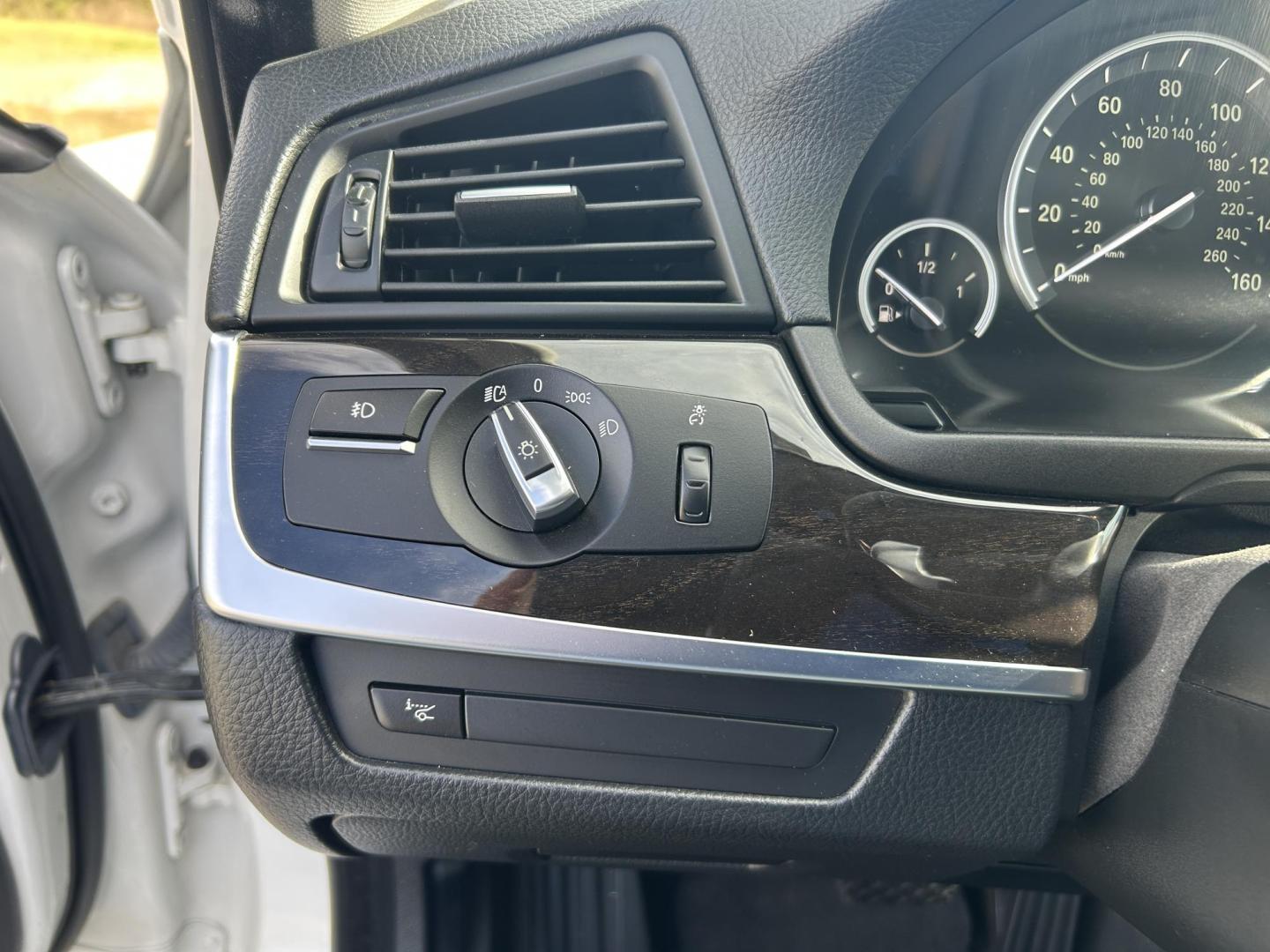 2016 WHITE /Black BMW 5-Series 535i xDrive (WBA5B3C53GG) with an 3.0L L6 DOHC 24V engine, Automatic transmission, located at 506 S. Kingshighway, Cape Girardeau, MO, 63703, (573) 235-5000, 37.294991, -89.553635 - 2016 BMW 535i xDrive 109xxx miles All Wheel Drive 3.0L I6 Automatic Leather Navigation Heads Up Display Heated Steering Wheel Power/Heated Seats Backup Camera Bluetooth Cruise Power Windows/Locks/Mirrors We have financing available and we accept trades! Fill out a credit application on - Photo#23