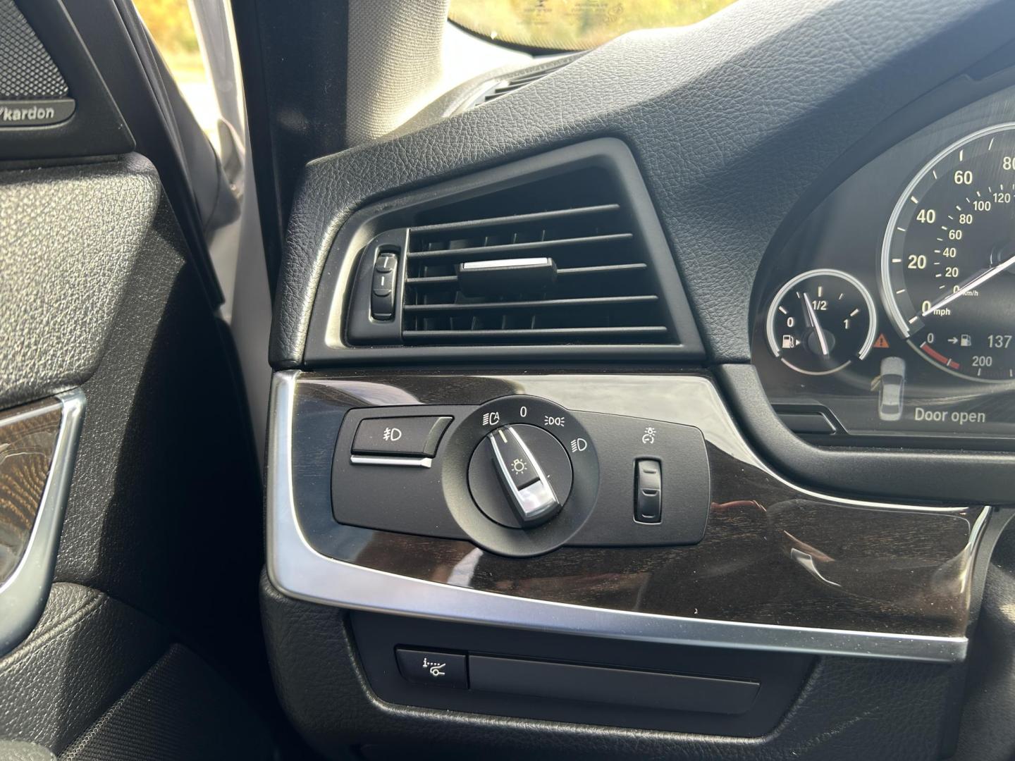 2016 WHITE /Black BMW 5-Series 535i xDrive (WBA5B3C53GG) with an 3.0L L6 DOHC 24V engine, Automatic transmission, located at 506 S. Kingshighway, Cape Girardeau, MO, 63703, (573) 235-5000, 37.294991, -89.553635 - 2016 BMW 535i xDrive 109xxx miles All Wheel Drive 3.0L I6 Automatic Leather Navigation Heads Up Display Heated Steering Wheel Power/Heated Seats Backup Camera Bluetooth Cruise Power Windows/Locks/Mirrors We have financing available and we accept trades! Fill out a credit application on - Photo#25