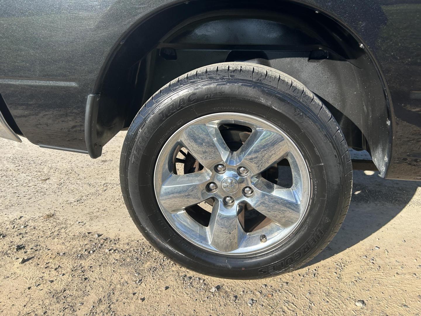 2017 BLACK /Gray RAM 1500 Big Horn Crew Cab LWB 4WD (1C6RR7TTXHS) with an 5.7L V8 OHV 16V engine, Automatic transmission, located at 506 S. Kingshighway, Cape Girardeau, MO, 63703, (573) 235-5000, 37.294991, -89.553635 - 2017 Ram 1500 Big Horn Only 53xxx miles 4x4 5.7L V8 Automatic Navigation Backup Camera Power Driver Seat Bluetooth Remote Start Cruise Power Windows/Locks/Mirrors We have financing available and we accept trades! Fill out a credit application on our website or come by today! If you have - Photo#40