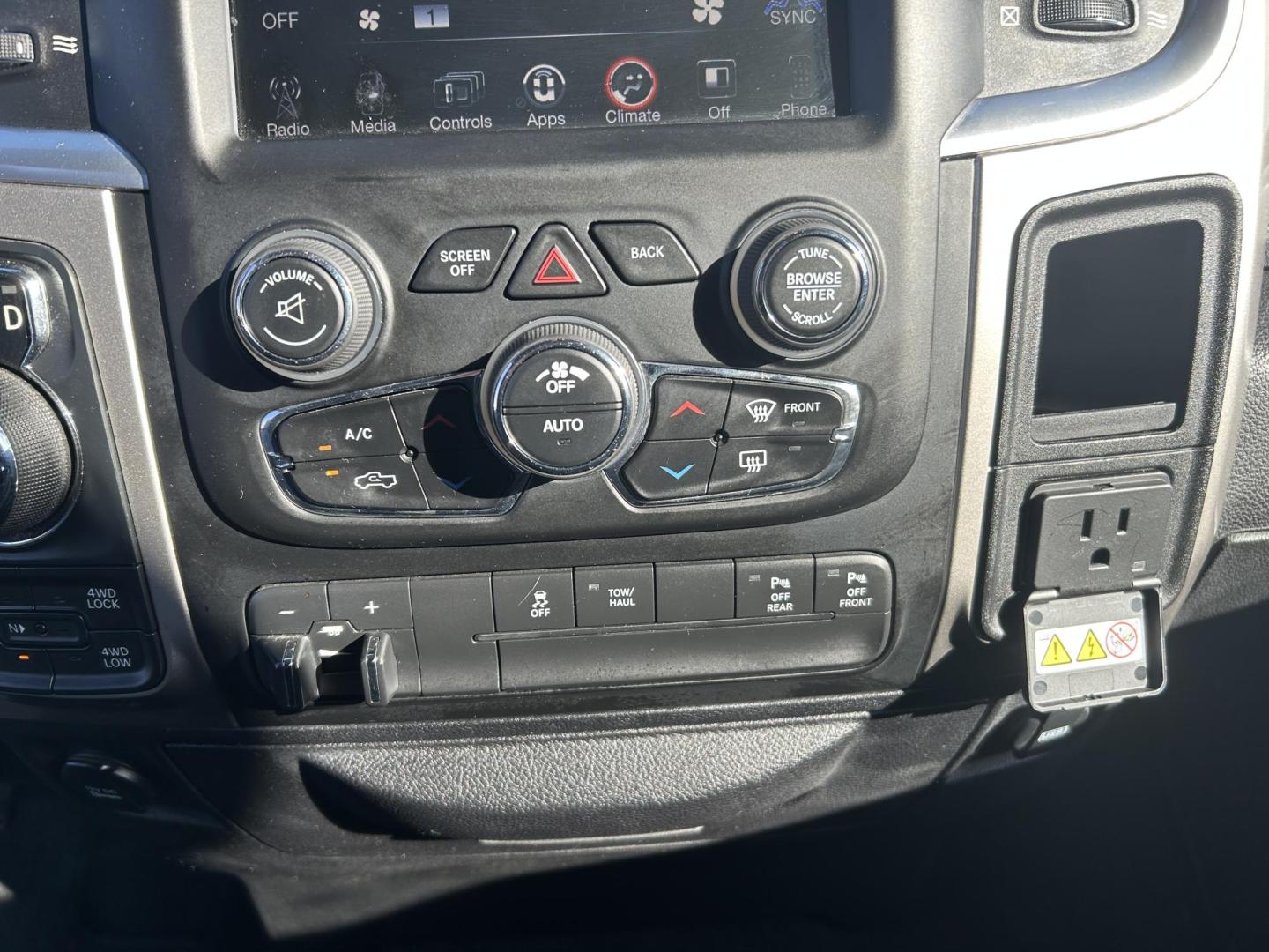 2017 BLACK /Gray RAM 1500 Big Horn Crew Cab LWB 4WD (1C6RR7TTXHS) with an 5.7L V8 OHV 16V engine, Automatic transmission, located at 506 S. Kingshighway, Cape Girardeau, MO, 63703, (573) 235-5000, 37.294991, -89.553635 - 2017 Ram 1500 Big Horn Only 53xxx miles 4x4 5.7L V8 Automatic Navigation Backup Camera Power Driver Seat Bluetooth Remote Start Cruise Power Windows/Locks/Mirrors We have financing available and we accept trades! Fill out a credit application on our website or come by today! If you have - Photo#31