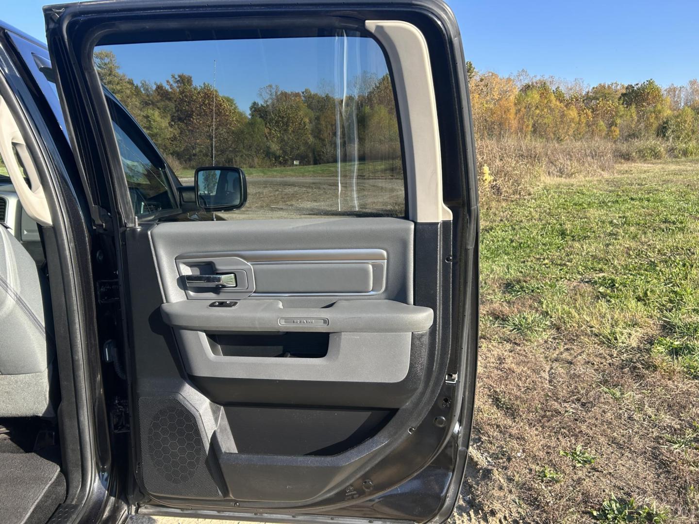 2017 BLACK /Gray RAM 1500 Big Horn Crew Cab LWB 4WD (1C6RR7TTXHS) with an 5.7L V8 OHV 16V engine, Automatic transmission, located at 506 S. Kingshighway, Cape Girardeau, MO, 63703, (573) 235-5000, 37.294991, -89.553635 - 2017 Ram 1500 Big Horn Only 53xxx miles 4x4 5.7L V8 Automatic Navigation Backup Camera Power Driver Seat Bluetooth Remote Start Cruise Power Windows/Locks/Mirrors We have financing available and we accept trades! Fill out a credit application on our website or come by today! If you have - Photo#17
