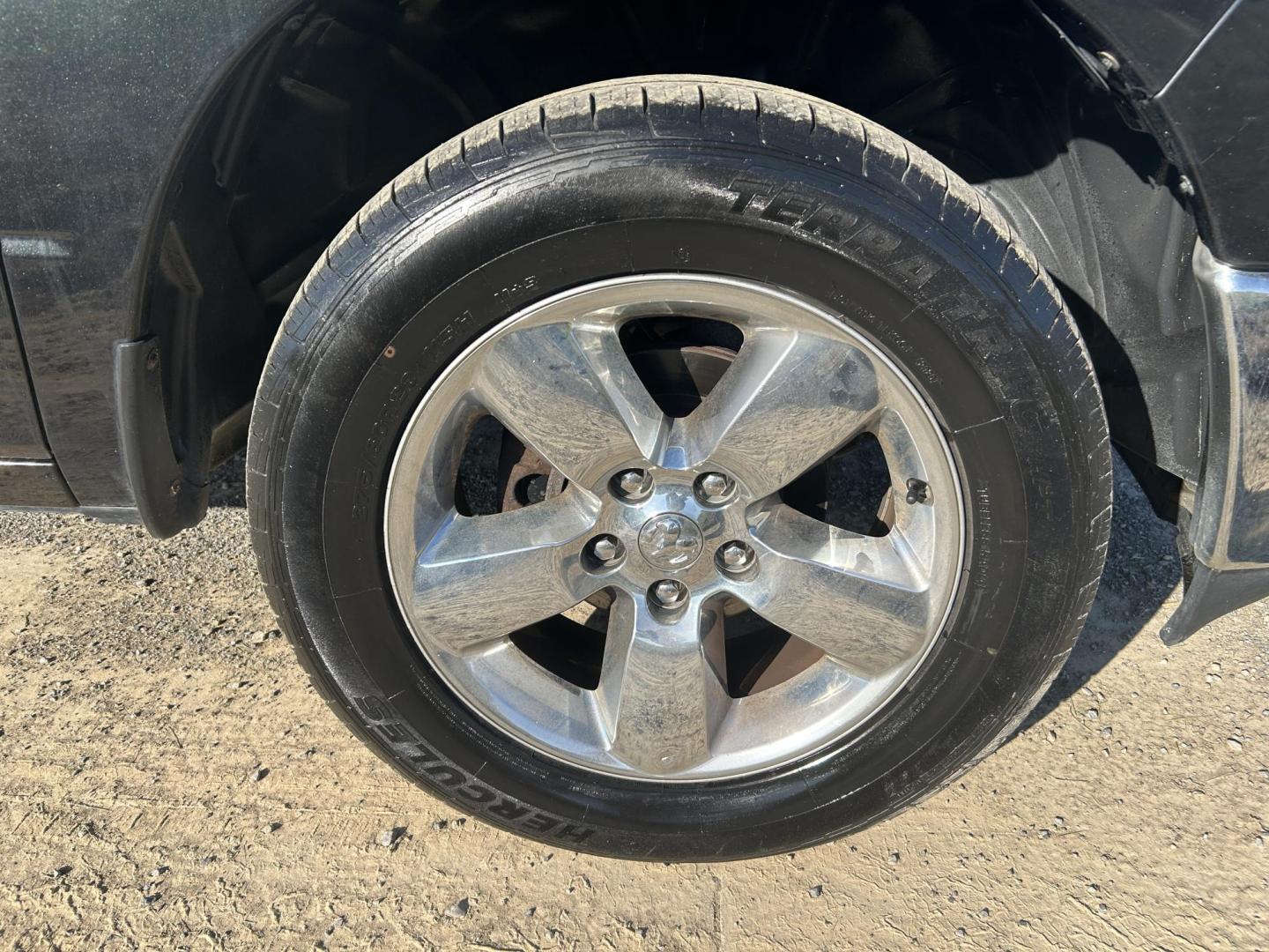 2017 BLACK /Gray RAM 1500 Big Horn Crew Cab LWB 4WD (1C6RR7TTXHS) with an 5.7L V8 OHV 16V engine, Automatic transmission, located at 506 S. Kingshighway, Cape Girardeau, MO, 63703, (573) 235-5000, 37.294991, -89.553635 - 2017 Ram 1500 Big Horn Only 53xxx miles 4x4 5.7L V8 Automatic Navigation Backup Camera Power Driver Seat Bluetooth Remote Start Cruise Power Windows/Locks/Mirrors We have financing available and we accept trades! Fill out a credit application on our website or come by today! If you have - Photo#39