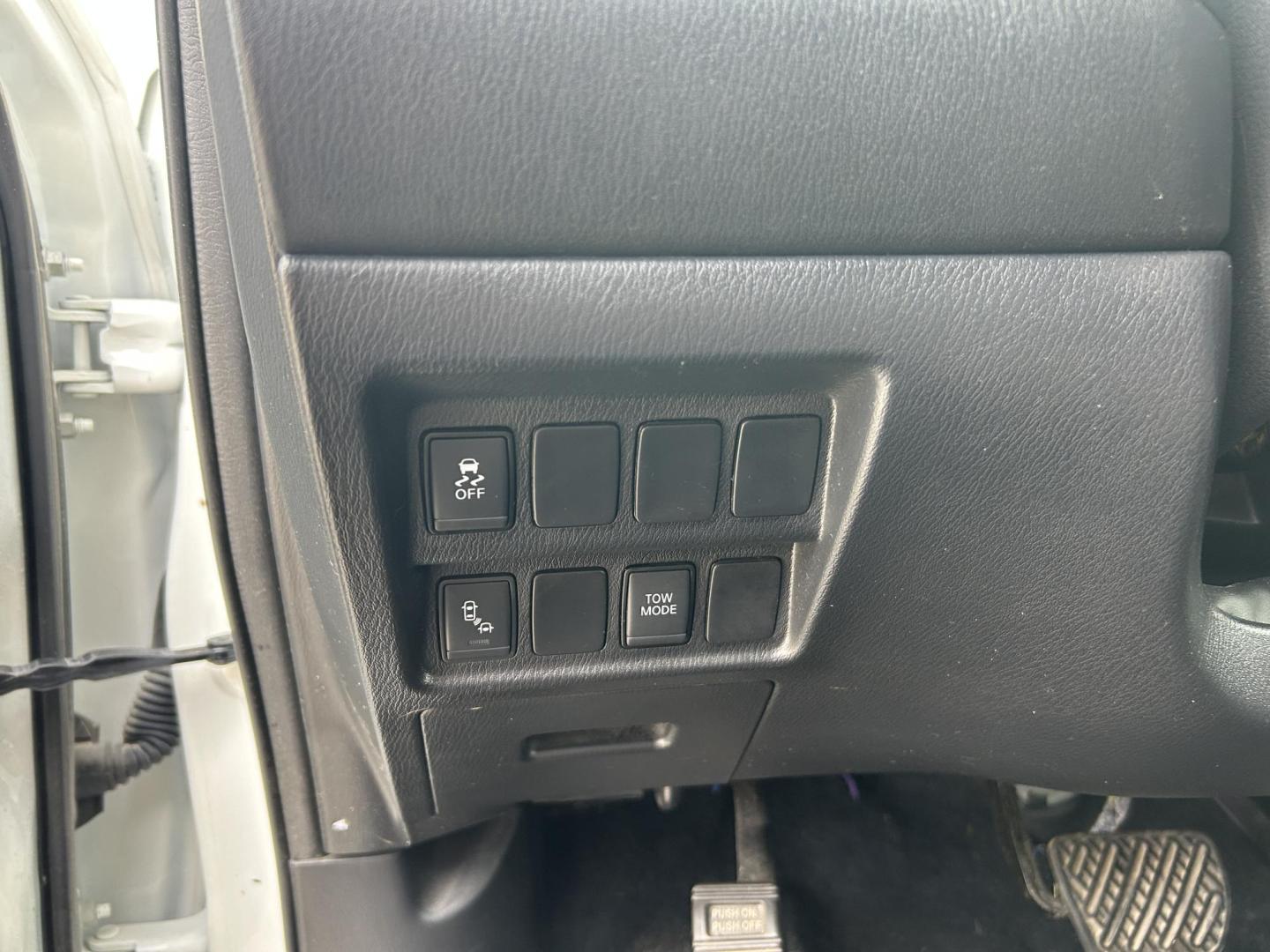 2019 WHITE /Black Nissan Pathfinder Platinum 2WD (5N1DR2MN2KC) with an 3.5L V6 DOHC 24V engine, CVT transmission, located at 506 S. Kingshighway, Cape Girardeau, MO, 63703, (573) 235-5000, 37.294991, -89.553635 - 2019 Nissan SV Rock Creek Edition Only 57xxx miles Front Wheel Drive 3.5L V6 Automatic Leather 3rd Row Navigation Rear Entertainment Power/Heated/Cooled Seats Heated Rear Seats Heated Steering Wheel Backup Camera Sunroof Bluetooth Remote Start Cruise Power Windows/Locks/Mirrors We - Photo#22