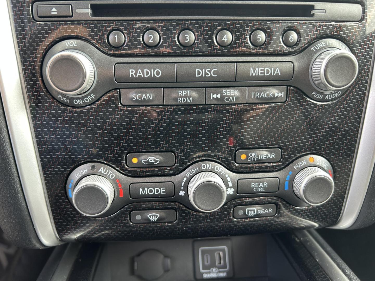 2019 WHITE /Black Nissan Pathfinder Platinum 2WD (5N1DR2MN2KC) with an 3.5L V6 DOHC 24V engine, CVT transmission, located at 506 S. Kingshighway, Cape Girardeau, MO, 63703, (573) 235-5000, 37.294991, -89.553635 - 2019 Nissan SV Rock Creek Edition Only 57xxx miles Front Wheel Drive 3.5L V6 Automatic Leather 3rd Row Navigation Rear Entertainment Power/Heated/Cooled Seats Heated Rear Seats Heated Steering Wheel Backup Camera Sunroof Bluetooth Remote Start Cruise Power Windows/Locks/Mirrors We - Photo#26