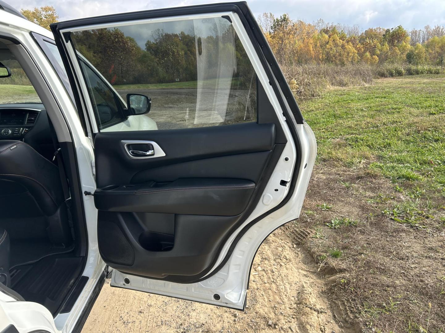 2019 WHITE /Black Nissan Pathfinder Platinum 2WD (5N1DR2MN2KC) with an 3.5L V6 DOHC 24V engine, CVT transmission, located at 506 S. Kingshighway, Cape Girardeau, MO, 63703, (573) 235-5000, 37.294991, -89.553635 - 2019 Nissan SV Rock Creek Edition Only 57xxx miles Front Wheel Drive 3.5L V6 Automatic Leather 3rd Row Navigation Rear Entertainment Power/Heated/Cooled Seats Heated Rear Seats Heated Steering Wheel Backup Camera Sunroof Bluetooth Remote Start Cruise Power Windows/Locks/Mirrors We - Photo#18