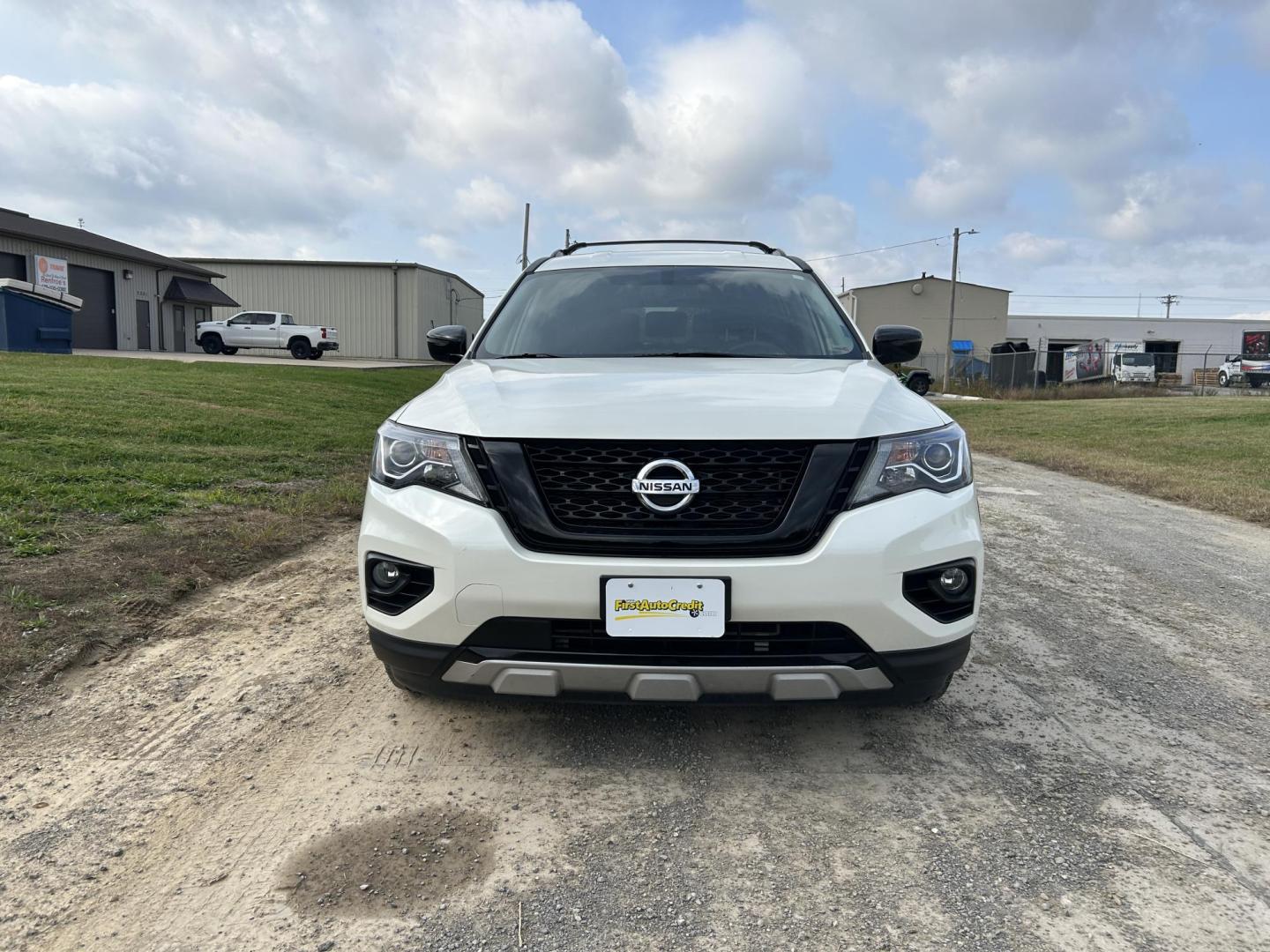 2019 WHITE /Black Nissan Pathfinder Platinum 2WD (5N1DR2MN2KC) with an 3.5L V6 DOHC 24V engine, CVT transmission, located at 506 S. Kingshighway, Cape Girardeau, MO, 63703, (573) 235-5000, 37.294991, -89.553635 - 2019 Nissan SV Rock Creek Edition Only 57xxx miles Front Wheel Drive 3.5L V6 Automatic Leather 3rd Row Navigation Rear Entertainment Power/Heated/Cooled Seats Heated Rear Seats Heated Steering Wheel Backup Camera Sunroof Bluetooth Remote Start Cruise Power Windows/Locks/Mirrors We - Photo#4
