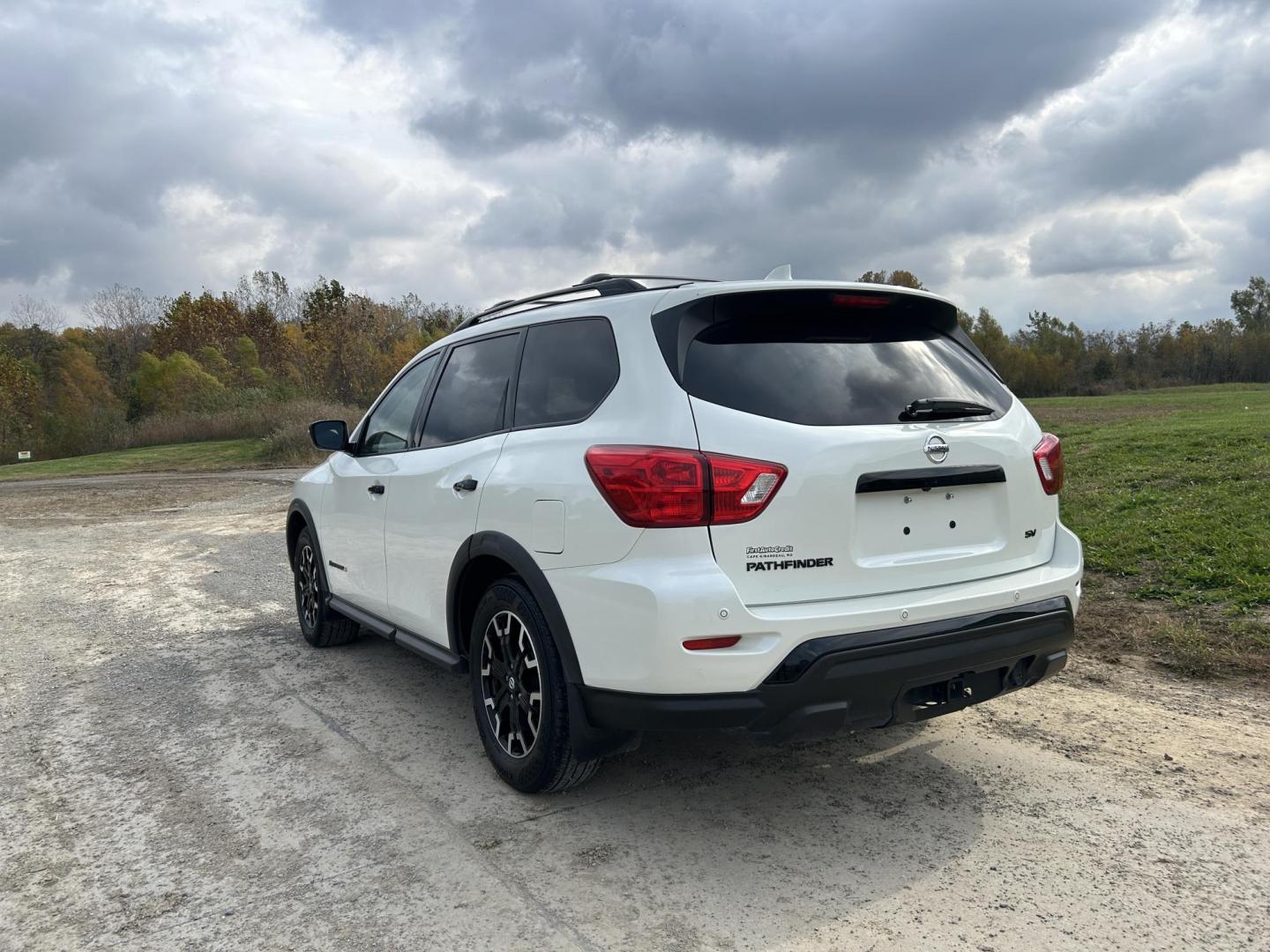 2019 WHITE /Black Nissan Pathfinder Platinum 2WD (5N1DR2MN2KC) with an 3.5L V6 DOHC 24V engine, CVT transmission, located at 506 S. Kingshighway, Cape Girardeau, MO, 63703, (573) 235-5000, 37.294991, -89.553635 - 2019 Nissan SV Rock Creek Edition Only 57xxx miles Front Wheel Drive 3.5L V6 Automatic Leather 3rd Row Navigation Rear Entertainment Power/Heated/Cooled Seats Heated Rear Seats Heated Steering Wheel Backup Camera Sunroof Bluetooth Remote Start Cruise Power Windows/Locks/Mirrors We - Photo#7