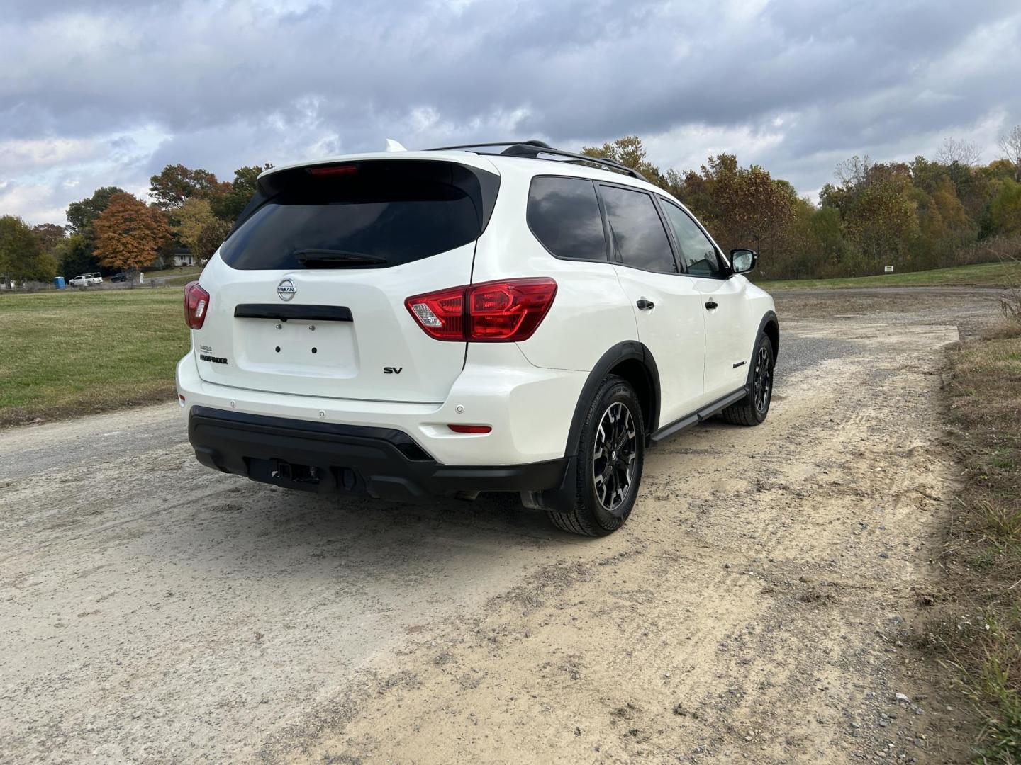 2019 WHITE /Black Nissan Pathfinder Platinum 2WD (5N1DR2MN2KC) with an 3.5L V6 DOHC 24V engine, CVT transmission, located at 506 S. Kingshighway, Cape Girardeau, MO, 63703, (573) 235-5000, 37.294991, -89.553635 - 2019 Nissan SV Rock Creek Edition Only 57xxx miles Front Wheel Drive 3.5L V6 Automatic Leather 3rd Row Navigation Rear Entertainment Power/Heated/Cooled Seats Heated Rear Seats Heated Steering Wheel Backup Camera Sunroof Bluetooth Remote Start Cruise Power Windows/Locks/Mirrors We - Photo#9
