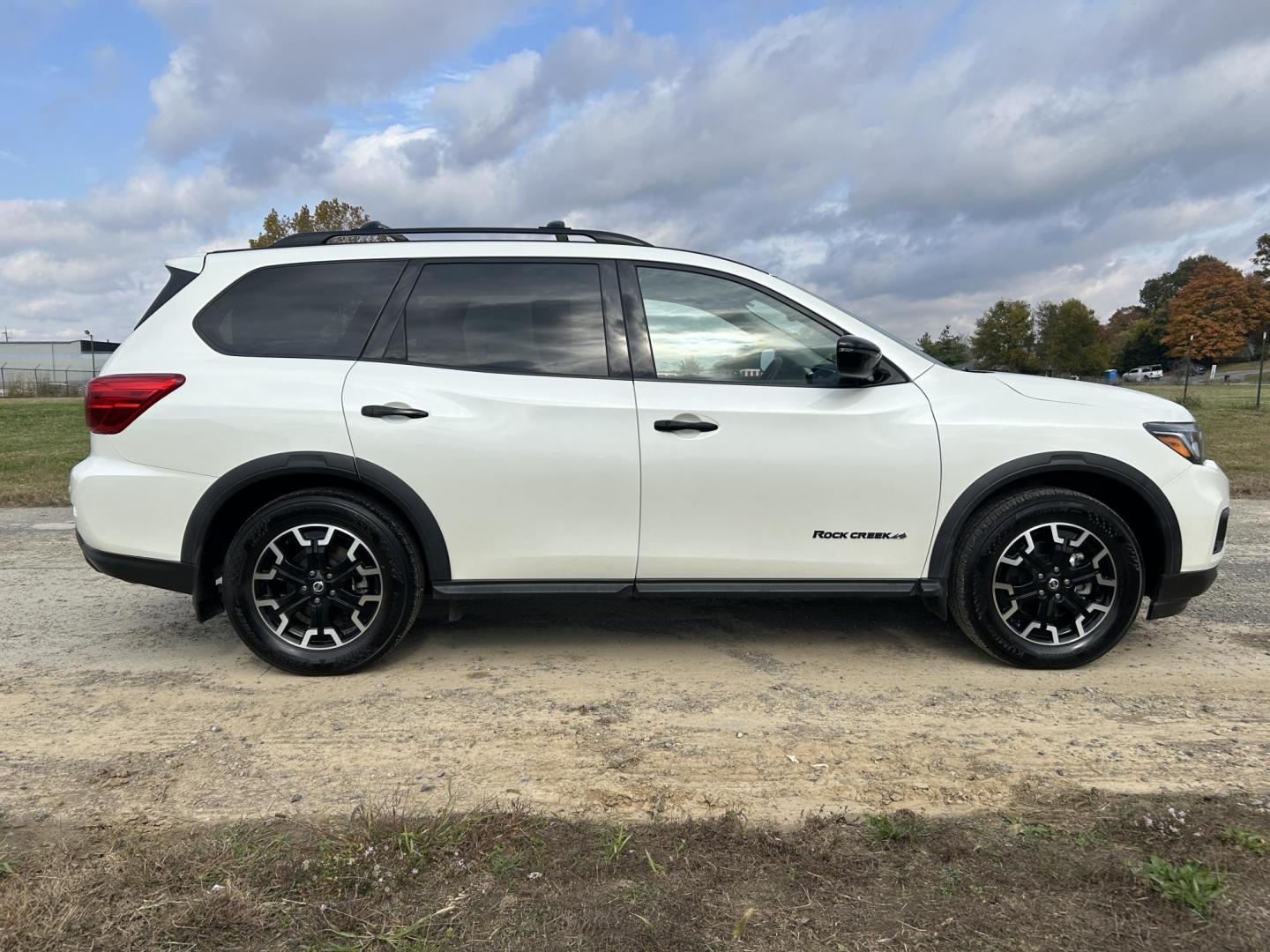 2019 WHITE /Black Nissan Pathfinder Platinum 2WD (5N1DR2MN2KC) with an 3.5L V6 DOHC 24V engine, CVT transmission, located at 506 S. Kingshighway, Cape Girardeau, MO, 63703, (573) 235-5000, 37.294991, -89.553635 - 2019 Nissan SV Rock Creek Edition Only 57xxx miles Front Wheel Drive 3.5L V6 Automatic Leather 3rd Row Navigation Rear Entertainment Power/Heated/Cooled Seats Heated Rear Seats Heated Steering Wheel Backup Camera Sunroof Bluetooth Remote Start Cruise Power Windows/Locks/Mirrors We - Photo#10