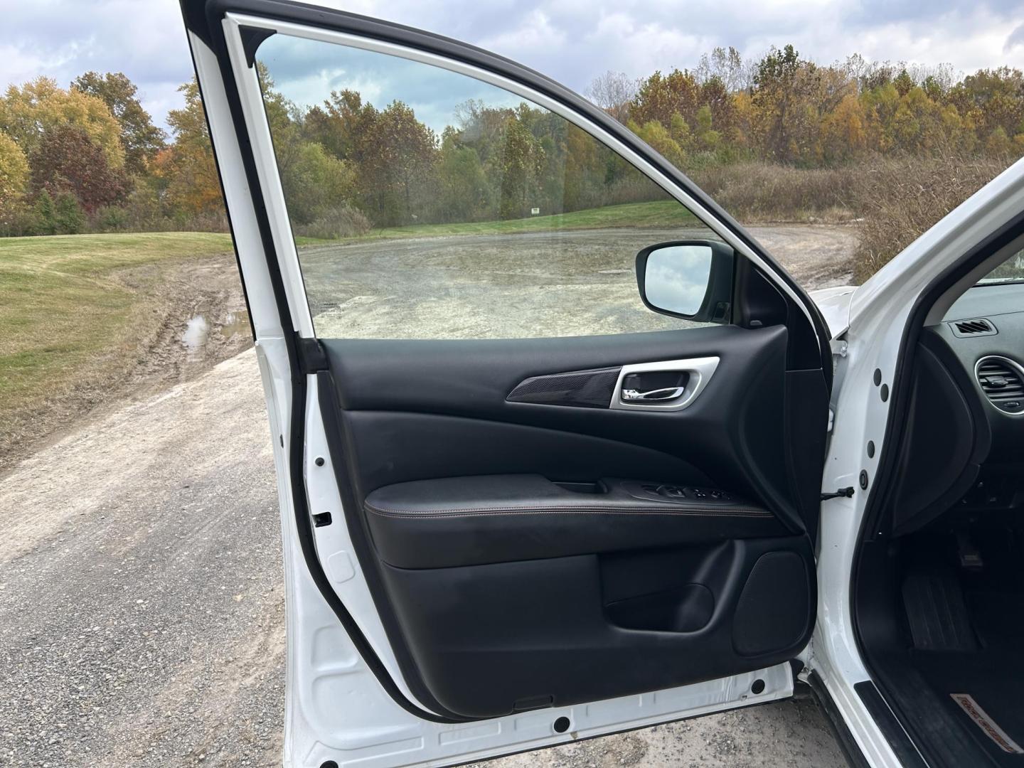 2019 WHITE /Black Nissan Pathfinder Platinum 2WD (5N1DR2MN2KC) with an 3.5L V6 DOHC 24V engine, CVT transmission, located at 506 S. Kingshighway, Cape Girardeau, MO, 63703, (573) 235-5000, 37.294991, -89.553635 - 2019 Nissan SV Rock Creek Edition Only 57xxx miles Front Wheel Drive 3.5L V6 Automatic Leather 3rd Row Navigation Rear Entertainment Power/Heated/Cooled Seats Heated Rear Seats Heated Steering Wheel Backup Camera Sunroof Bluetooth Remote Start Cruise Power Windows/Locks/Mirrors We - Photo#11