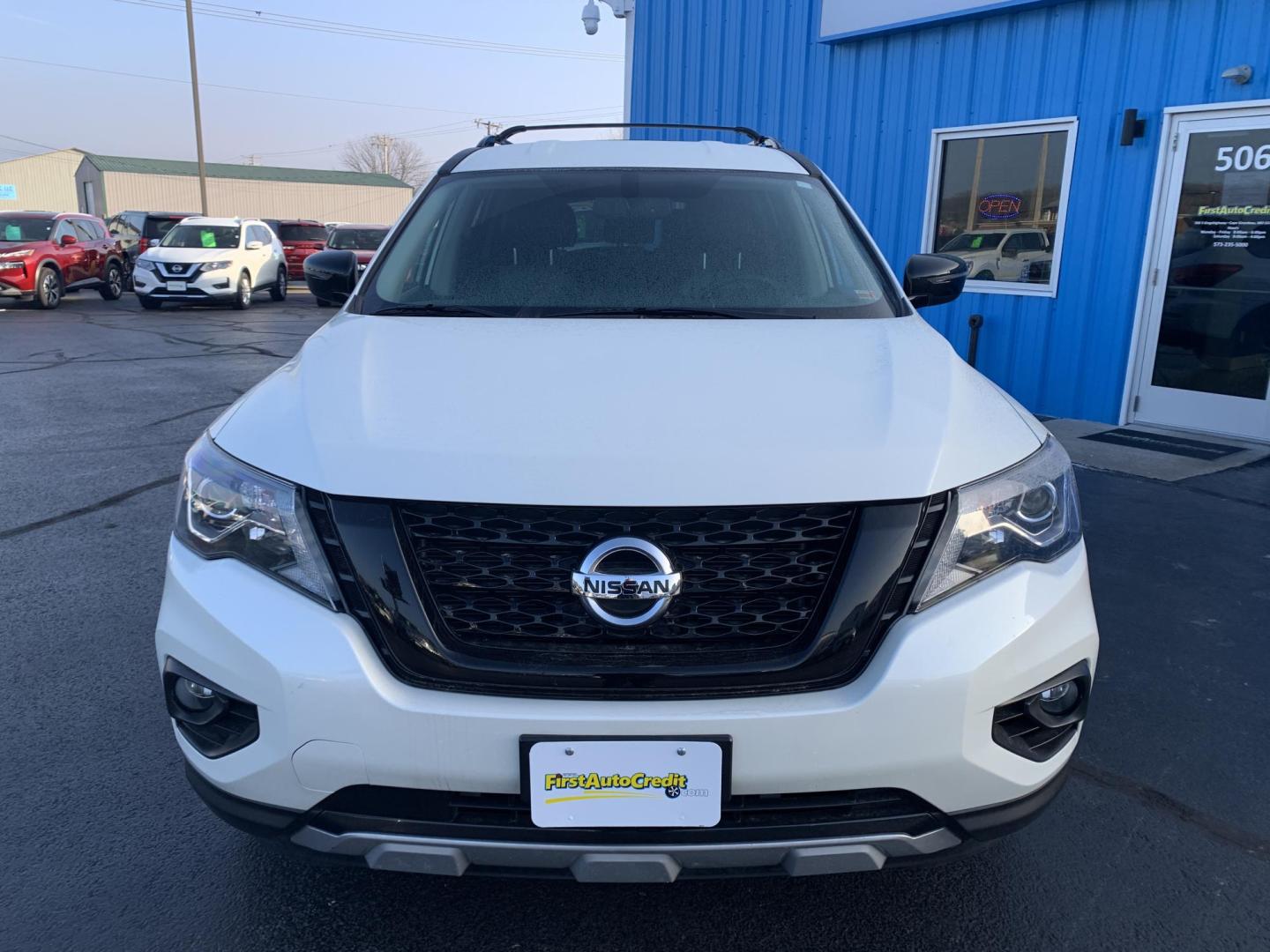 2019 WHITE /Black Nissan Pathfinder Platinum 2WD (5N1DR2MN2KC) with an 3.5L V6 DOHC 24V engine, CVT transmission, located at 506 S. Kingshighway, Cape Girardeau, MO, 63703, (573) 235-5000, 37.294991, -89.553635 - 2019 Nissan SV Rock Creek Edition Only 57xxx miles Front Wheel Drive 3.5L V6 Automatic Leather 3rd Row Navigation Rear Entertainment Power/Heated/Cooled Seats Heated Rear Seats Heated Steering Wheel Backup Camera Sunroof Bluetooth Remote Start Cruise Power Windows/Locks/Mirrors We - Photo#1