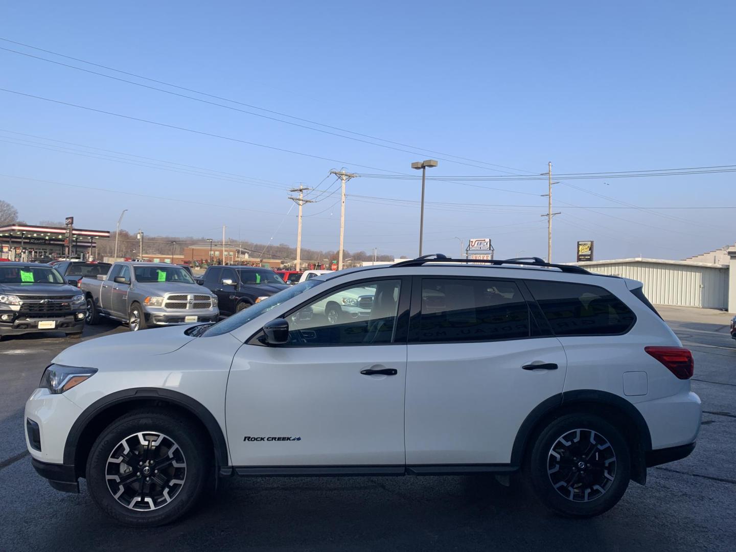 2019 WHITE /Black Nissan Pathfinder Platinum 2WD (5N1DR2MN2KC) with an 3.5L V6 DOHC 24V engine, CVT transmission, located at 506 S. Kingshighway, Cape Girardeau, MO, 63703, (573) 235-5000, 37.294991, -89.553635 - 2019 Nissan SV Rock Creek Edition Only 57xxx miles Front Wheel Drive 3.5L V6 Automatic Leather 3rd Row Navigation Rear Entertainment Power/Heated/Cooled Seats Heated Rear Seats Heated Steering Wheel Backup Camera Sunroof Bluetooth Remote Start Cruise Power Windows/Locks/Mirrors We - Photo#3