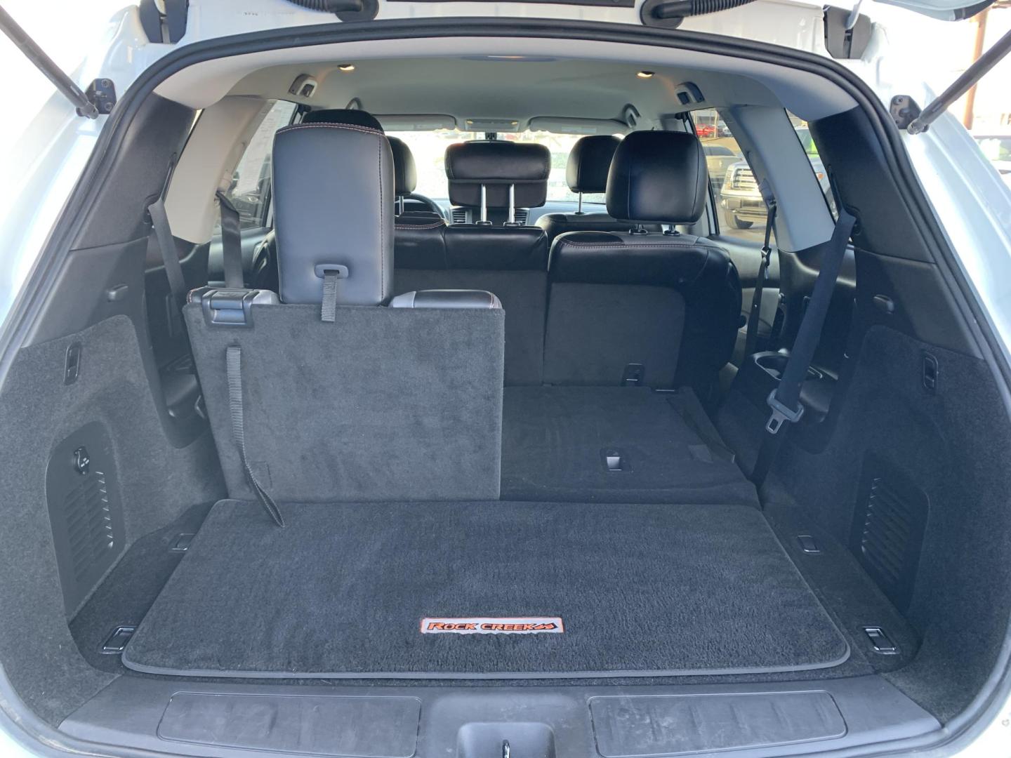 2019 WHITE /Black Nissan Pathfinder Platinum 2WD (5N1DR2MN2KC) with an 3.5L V6 DOHC 24V engine, CVT transmission, located at 506 S. Kingshighway, Cape Girardeau, MO, 63703, (573) 235-5000, 37.294991, -89.553635 - 2019 Nissan SV Rock Creek Edition Only 57xxx miles Front Wheel Drive 3.5L V6 Automatic Leather 3rd Row Navigation Rear Entertainment Power/Heated/Cooled Seats Heated Rear Seats Heated Steering Wheel Backup Camera Sunroof Bluetooth Remote Start Cruise Power Windows/Locks/Mirrors We - Photo#5