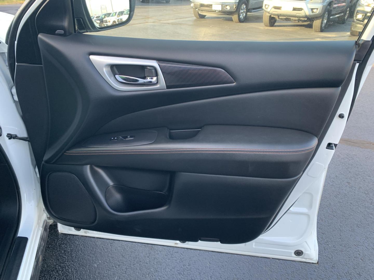 2019 WHITE /Black Nissan Pathfinder Platinum 2WD (5N1DR2MN2KC) with an 3.5L V6 DOHC 24V engine, CVT transmission, located at 506 S. Kingshighway, Cape Girardeau, MO, 63703, (573) 235-5000, 37.294991, -89.553635 - 2019 Nissan SV Rock Creek Edition Only 57xxx miles Front Wheel Drive 3.5L V6 Automatic Leather 3rd Row Navigation Rear Entertainment Power/Heated/Cooled Seats Heated Rear Seats Heated Steering Wheel Backup Camera Sunroof Bluetooth Remote Start Cruise Power Windows/Locks/Mirrors We - Photo#12