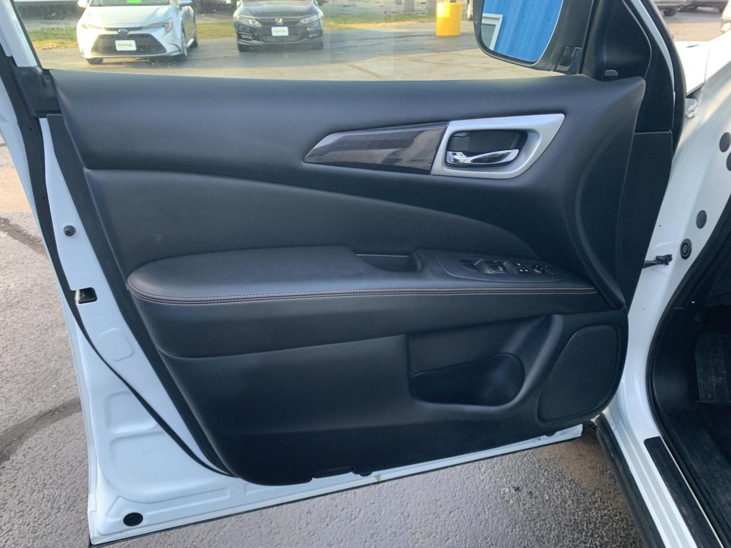 2019 WHITE /Black Nissan Pathfinder Platinum 2WD (5N1DR2MN2KC) with an 3.5L V6 DOHC 24V engine, CVT transmission, located at 506 S. Kingshighway, Cape Girardeau, MO, 63703, (573) 235-5000, 37.294991, -89.553635 - 2019 Nissan SV Rock Creek Edition Only 57xxx miles Front Wheel Drive 3.5L V6 Automatic Leather 3rd Row Navigation Rear Entertainment Power/Heated/Cooled Seats Heated Rear Seats Heated Steering Wheel Backup Camera Sunroof Bluetooth Remote Start Cruise Power Windows/Locks/Mirrors We - Photo#8