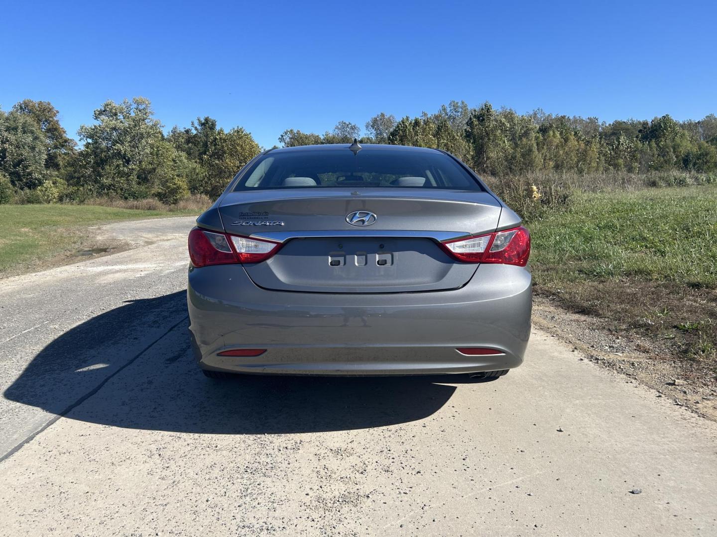 2013 GRAY /Gray Hyundai Sonata GLS (5NPEB4AC2DH) with an 2.4L L4 DOHC 16V engine, Automatic transmission, located at 506 S. Kingshighway, Cape Girardeau, MO, 63703, (573) 235-5000, 37.294991, -89.553635 - 2013 Hyundai Sonata GLS 126xxx miles Front Wheel Drive 2.4L 4 Cyl. Automatic Cruise Bluetooth Power Windows/Locks/Mirrors We have financing available and we accept trades! Fill out a credit application on our website or come by today! If you have any questions, give us a call at (573) 235-5 - Photo#8
