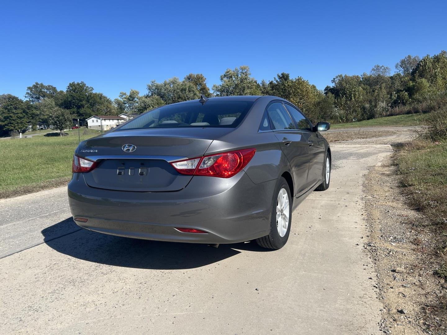 2013 GRAY /Gray Hyundai Sonata GLS (5NPEB4AC2DH) with an 2.4L L4 DOHC 16V engine, Automatic transmission, located at 506 S. Kingshighway, Cape Girardeau, MO, 63703, (573) 235-5000, 37.294991, -89.553635 - 2013 Hyundai Sonata GLS 126xxx miles Front Wheel Drive 2.4L 4 Cyl. Automatic Cruise Bluetooth Power Windows/Locks/Mirrors We have financing available and we accept trades! Fill out a credit application on our website or come by today! If you have any questions, give us a call at (573) 235-5 - Photo#9